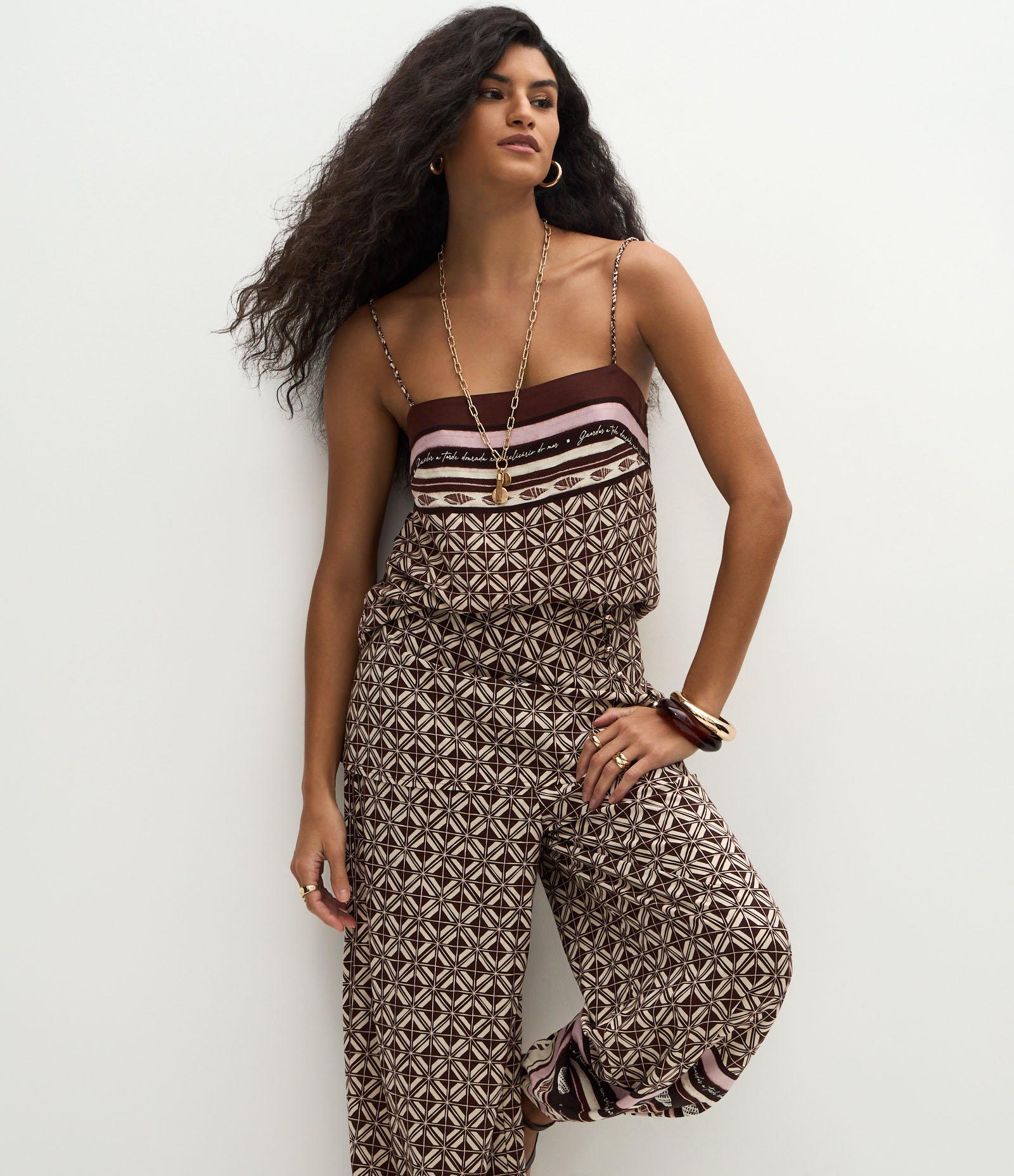 Calça Estampada em Viscose com Sobreposição de Saia Marrom 2