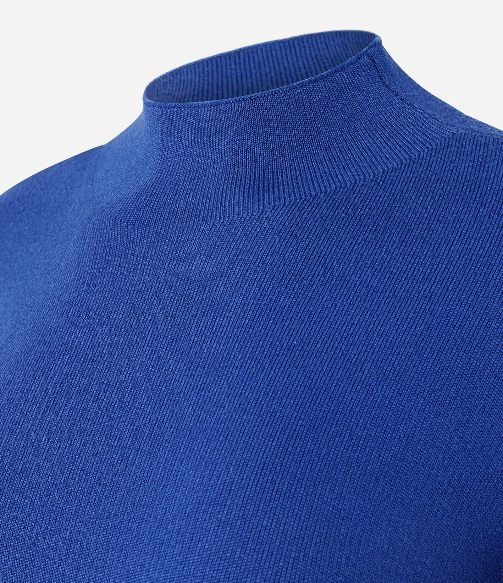 Blusa em Tricô com Golinha Alta Azul 2
