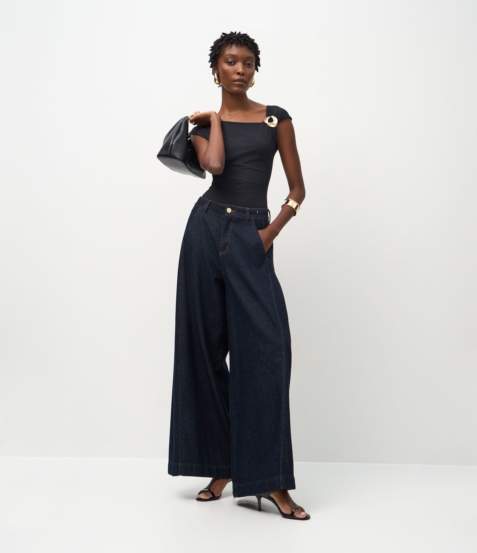 Blusa em Poliamida com Aviamento no Ombro Preto 2