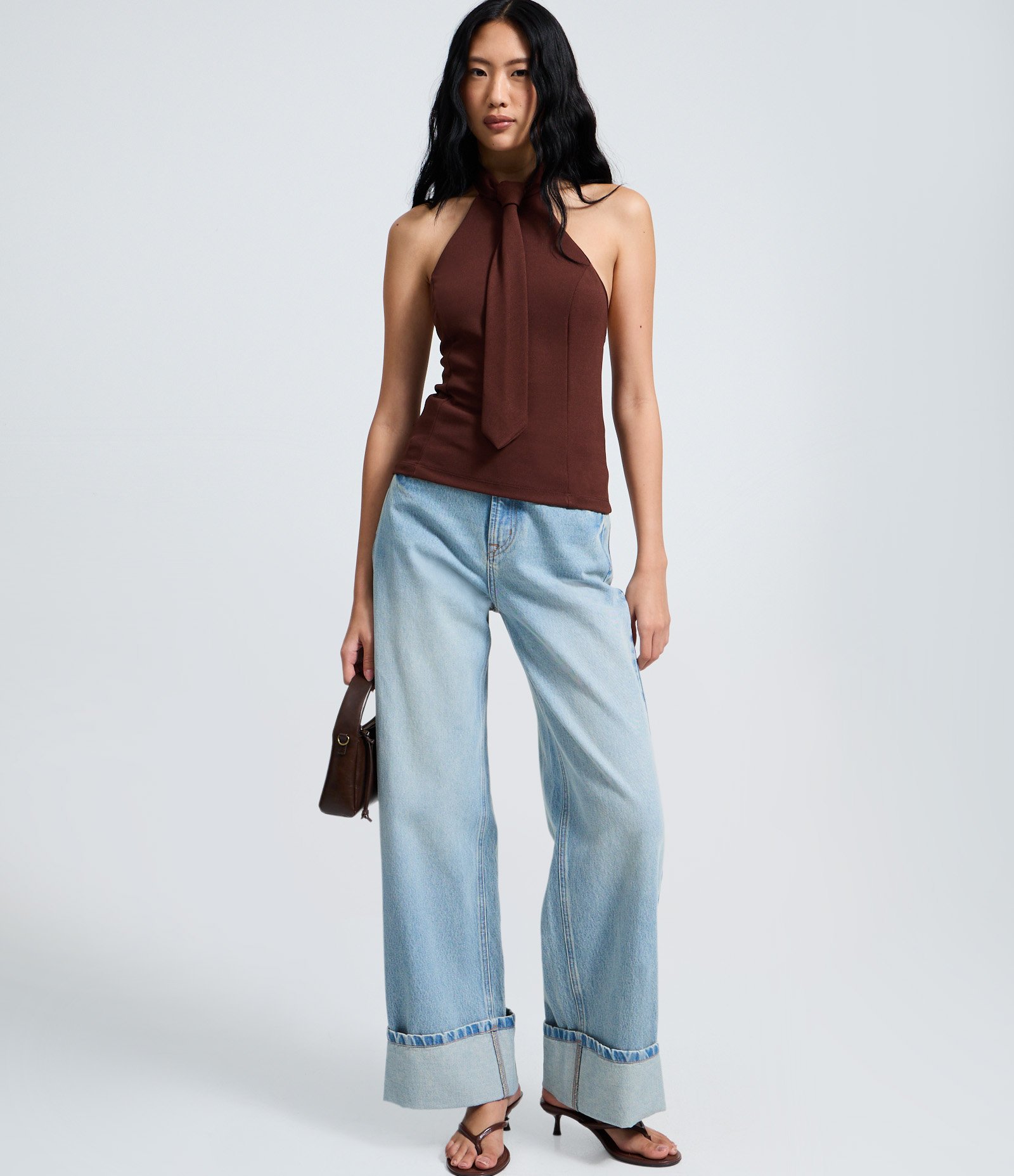 Blusa Halter com Gravata na Gola Marrom 2