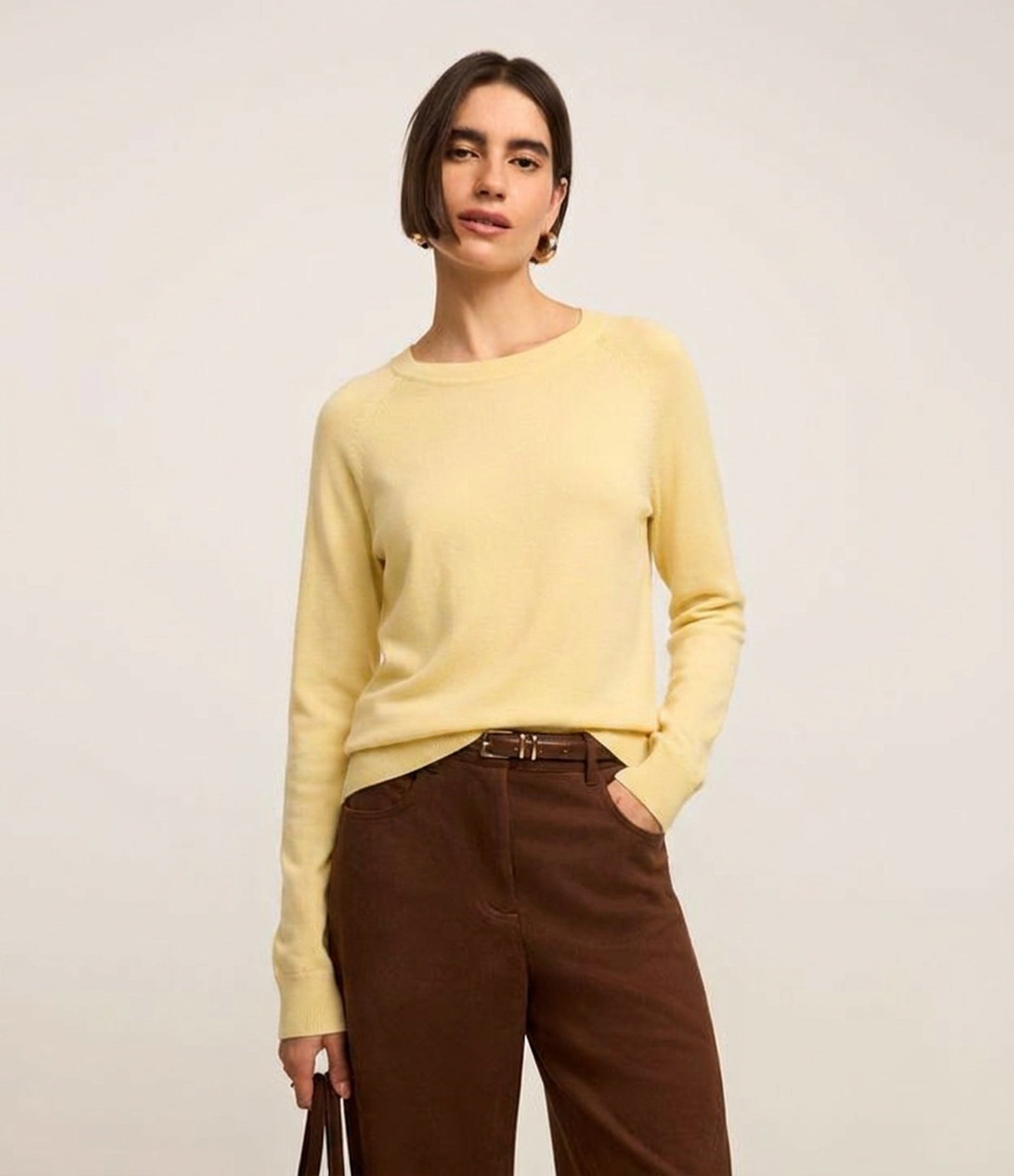 Suéter em Tricô com Gola Redonda Amarelo 1