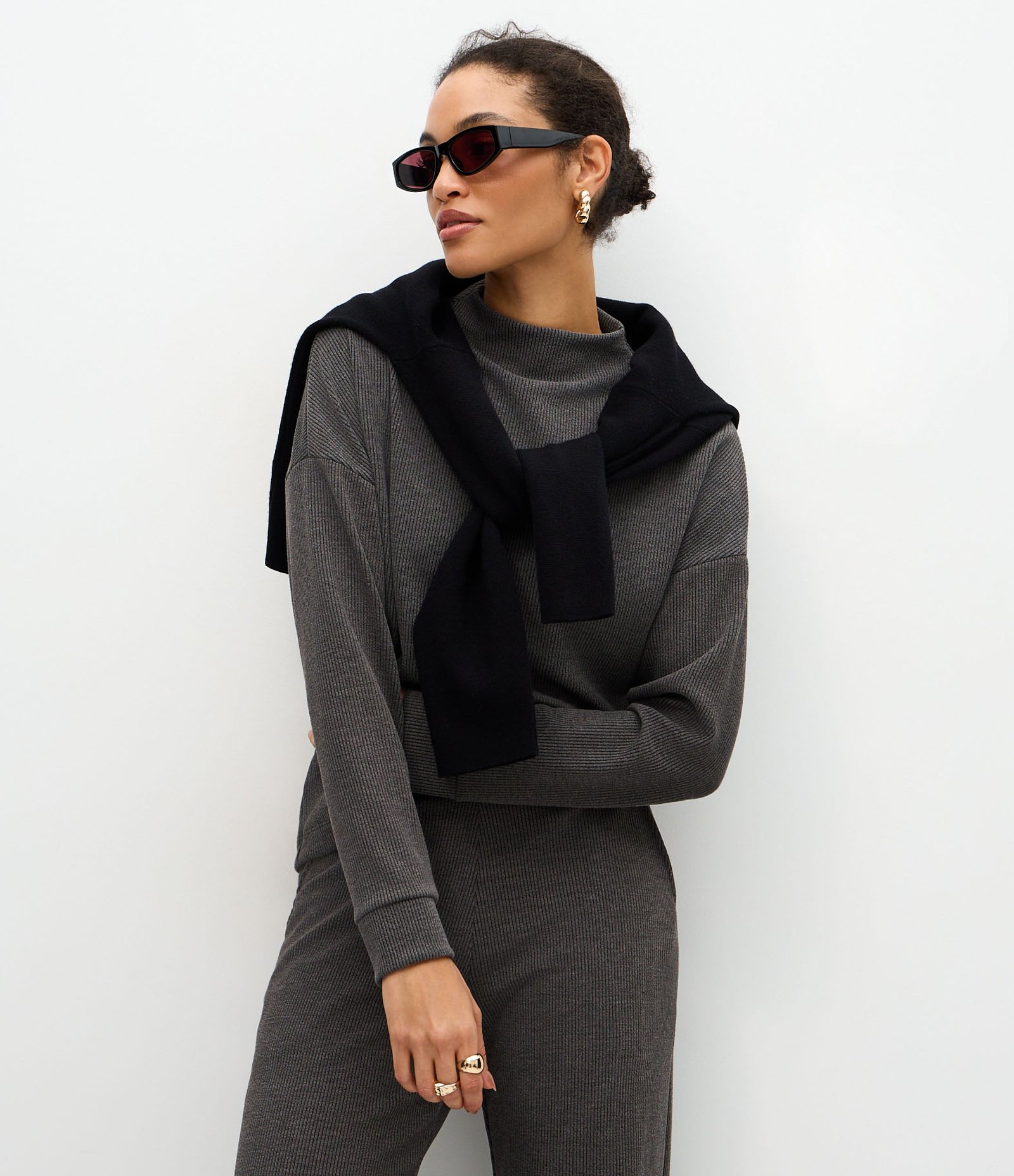 Blusa em Anarruga com Manga Longa Cinza 1