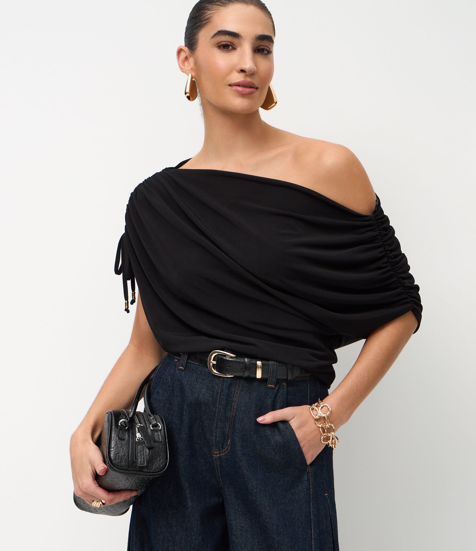 Blusa em Jersey com Decote Assimétrico Preto 1