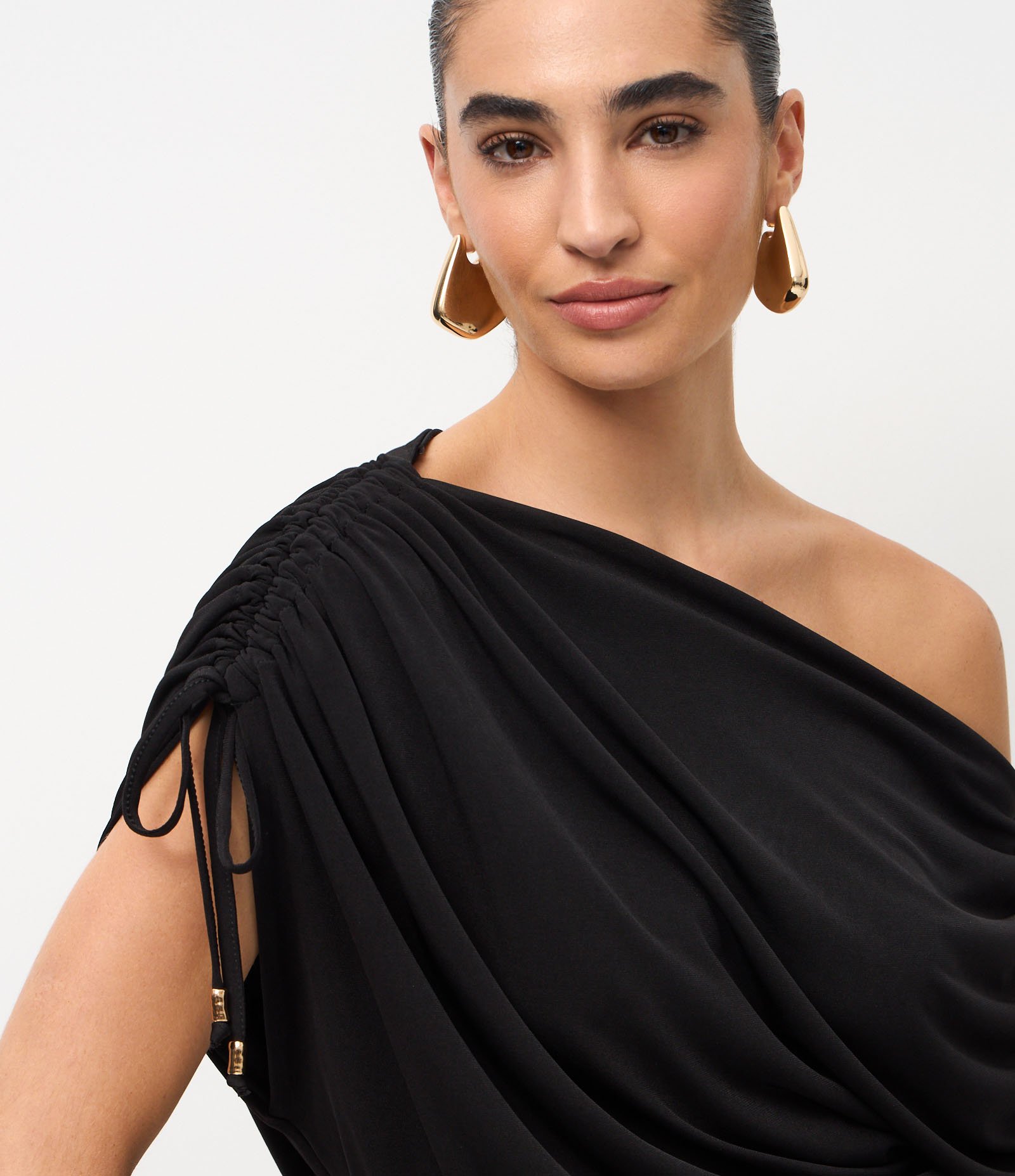 Blusa em Jersey com Decote Assimétrico Preto 3