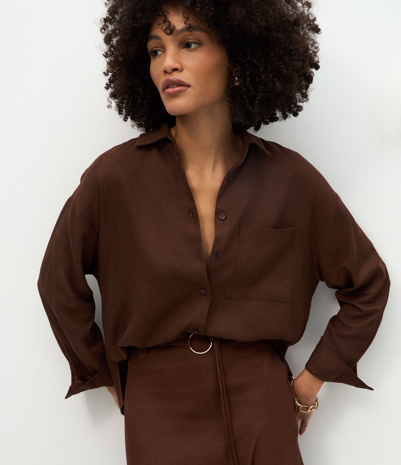 Camisa em Viscolinho com Fechamento por Botões Marrom 1