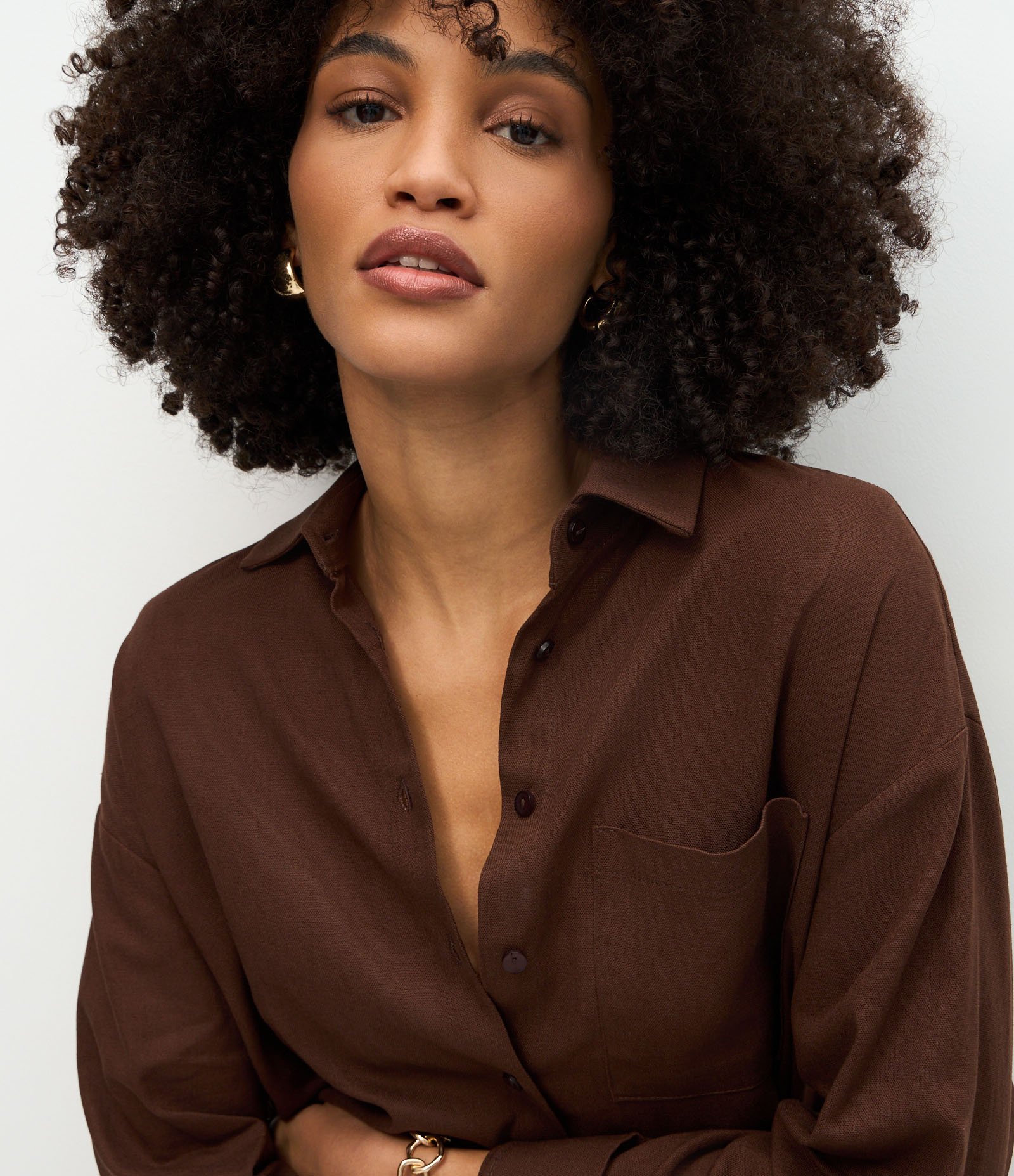 Camisa em Viscolinho com Fechamento por Botões Marrom 3