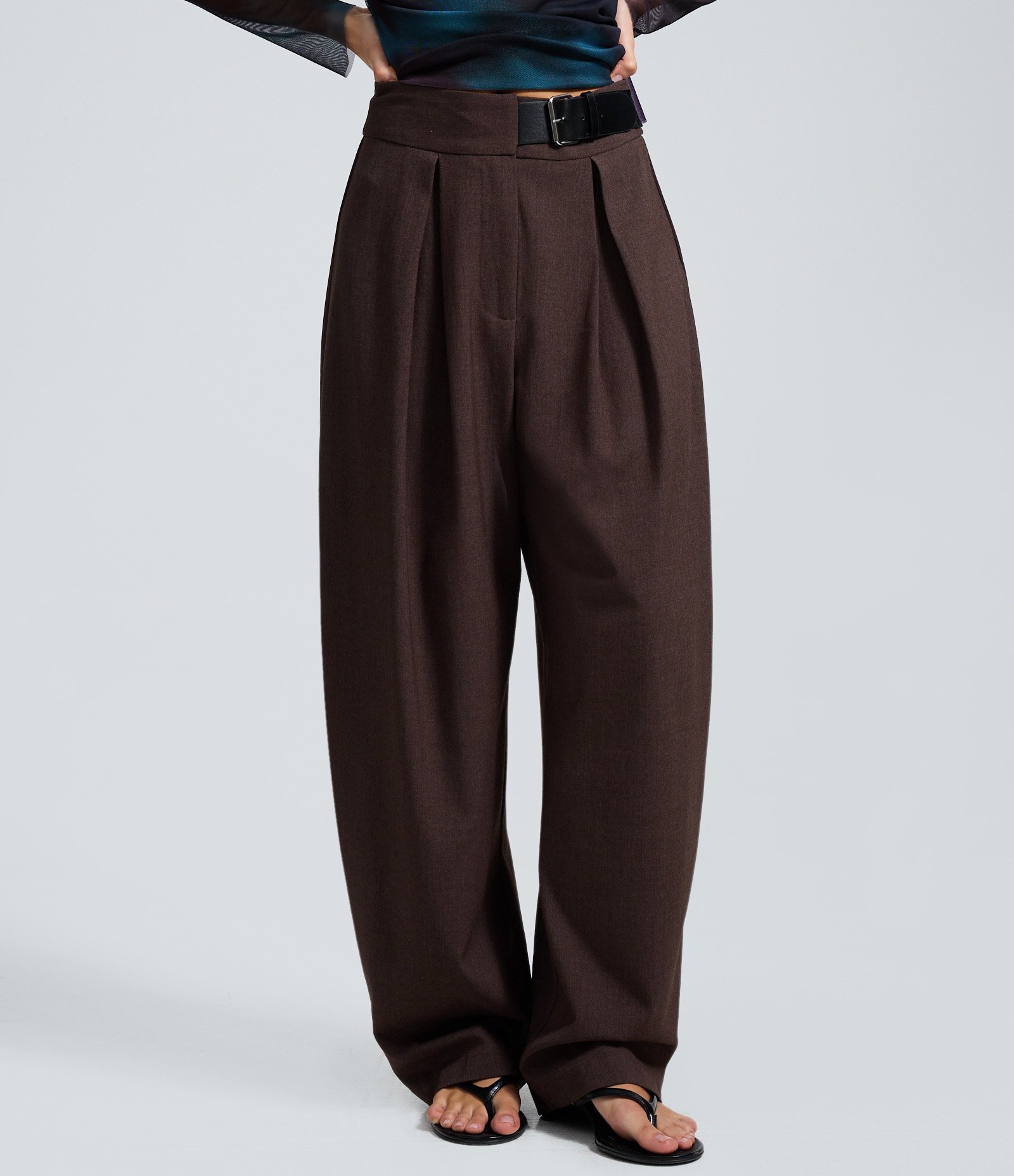 Calça Alfaiatada Barrel Marrom 3