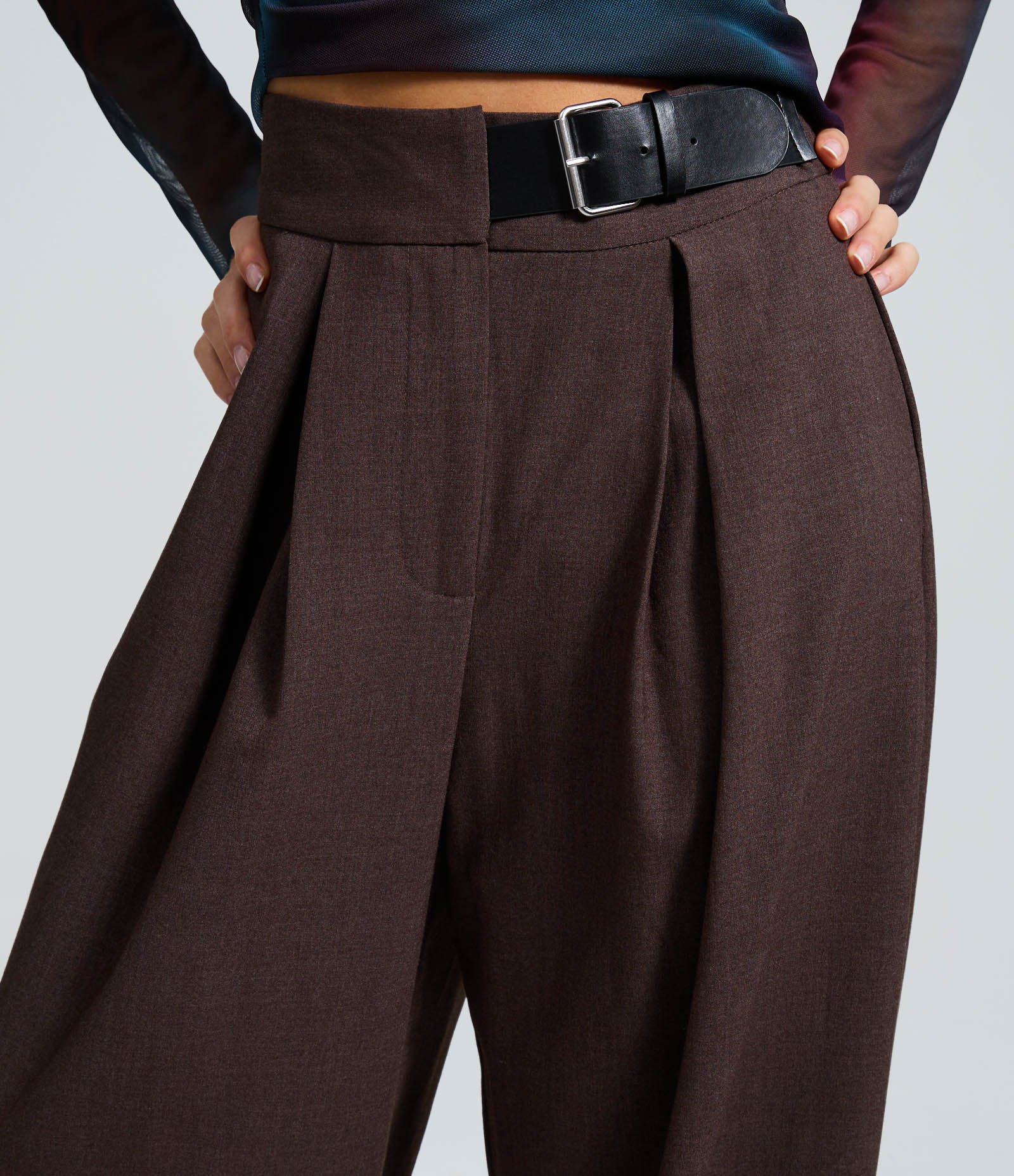 Calça Alfaiatada Barrel Marrom 4