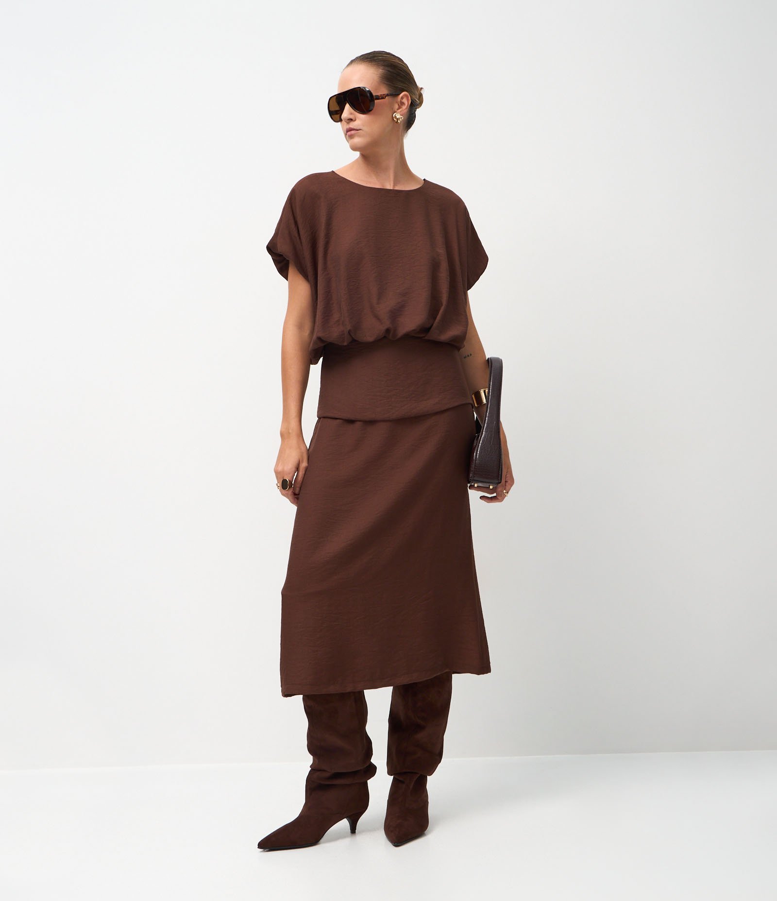 Saia Midi em Viscose Com Pala Sobreposta Marrom 1