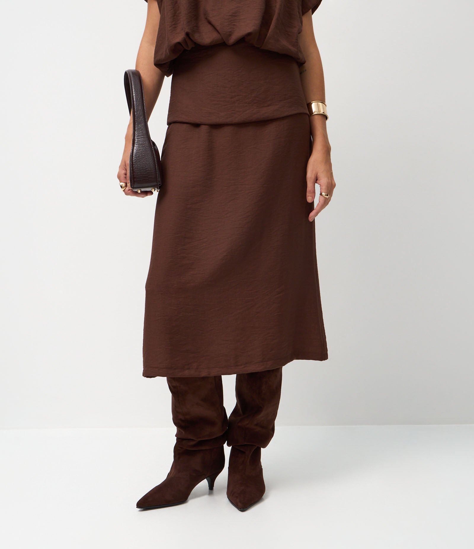 Saia Midi em Viscose Com Pala Sobreposta Marrom 3