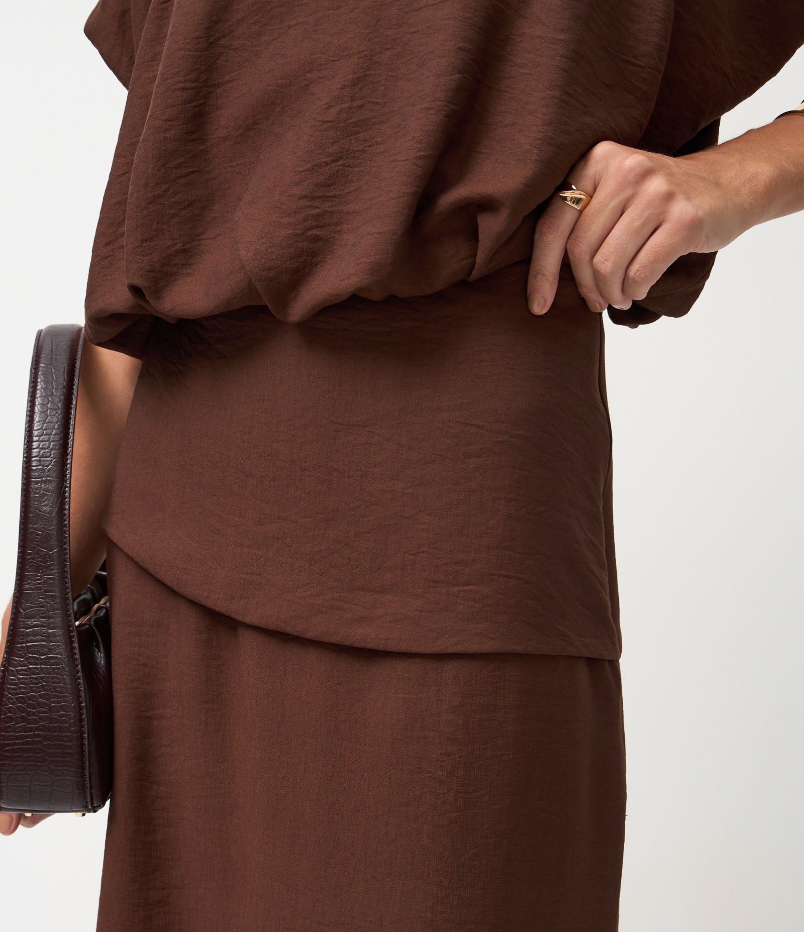 Saia Midi em Viscose Com Pala Sobreposta Marrom 4