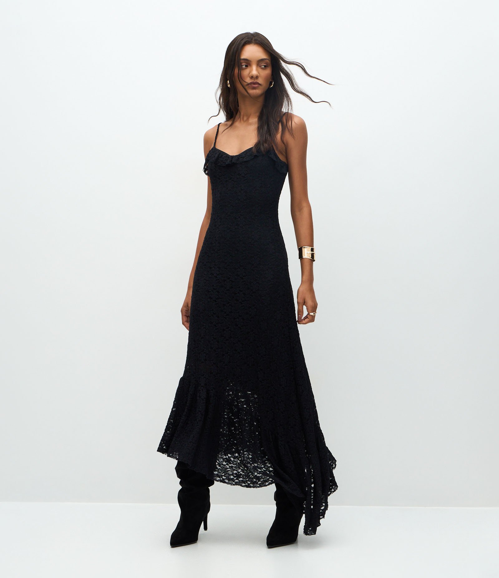 Vestido Midi em Renda com Alças Finas e Babados Preto 1