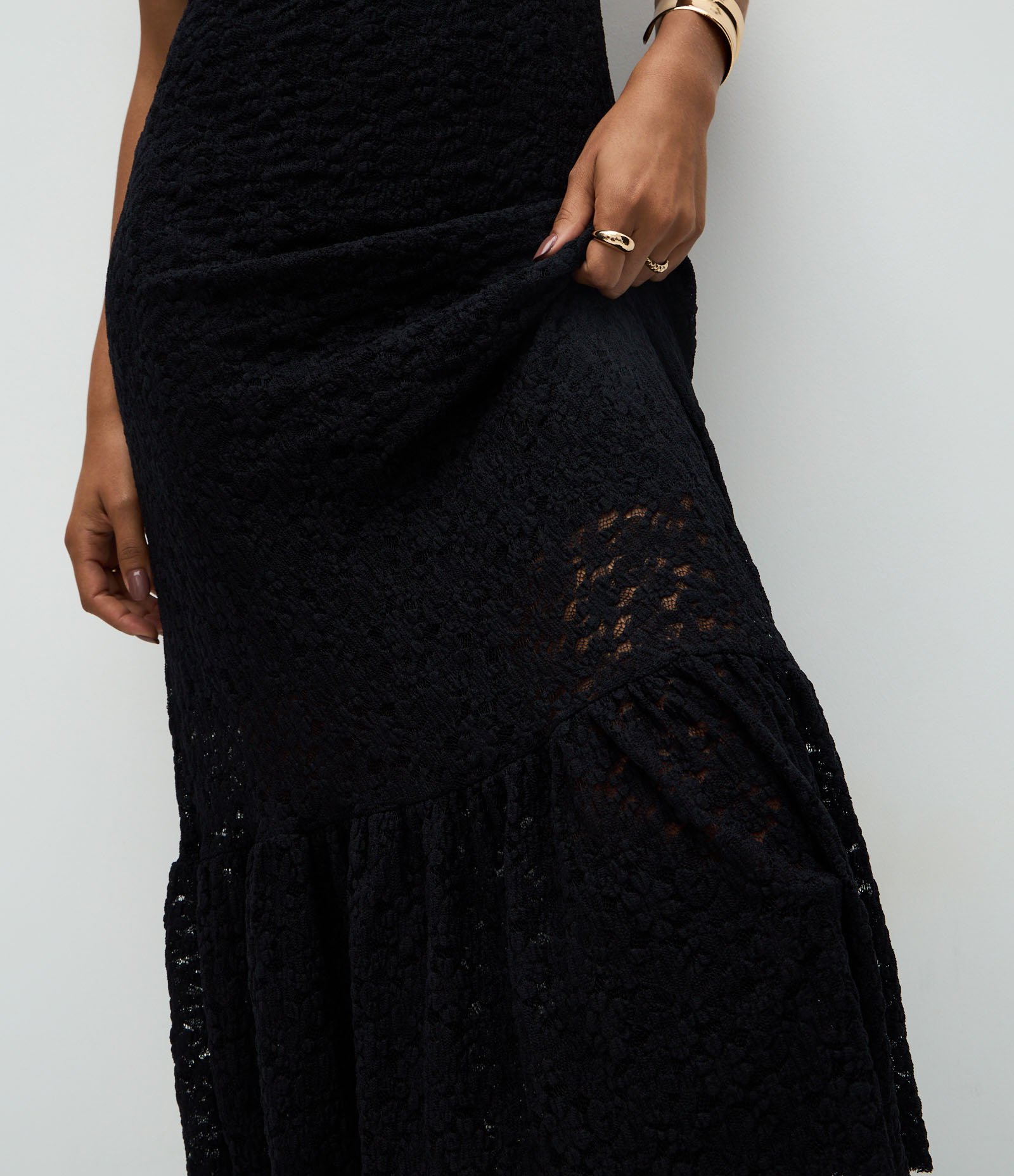 Vestido Midi em Renda com Alças Finas e Babados Preto 4