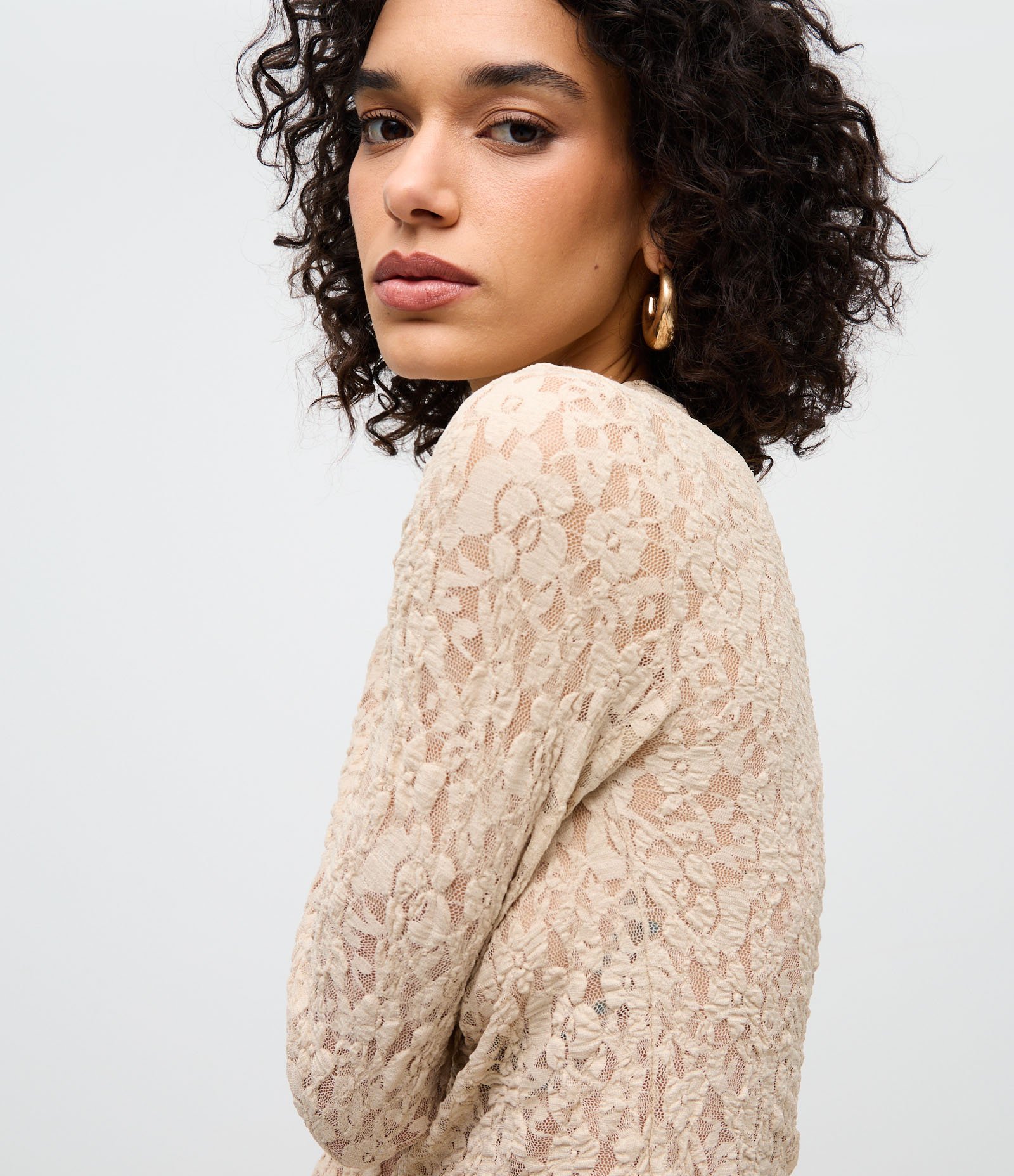 Blusa Segunda Pele em Renda Texturizada com Manga Longa Bege 4
