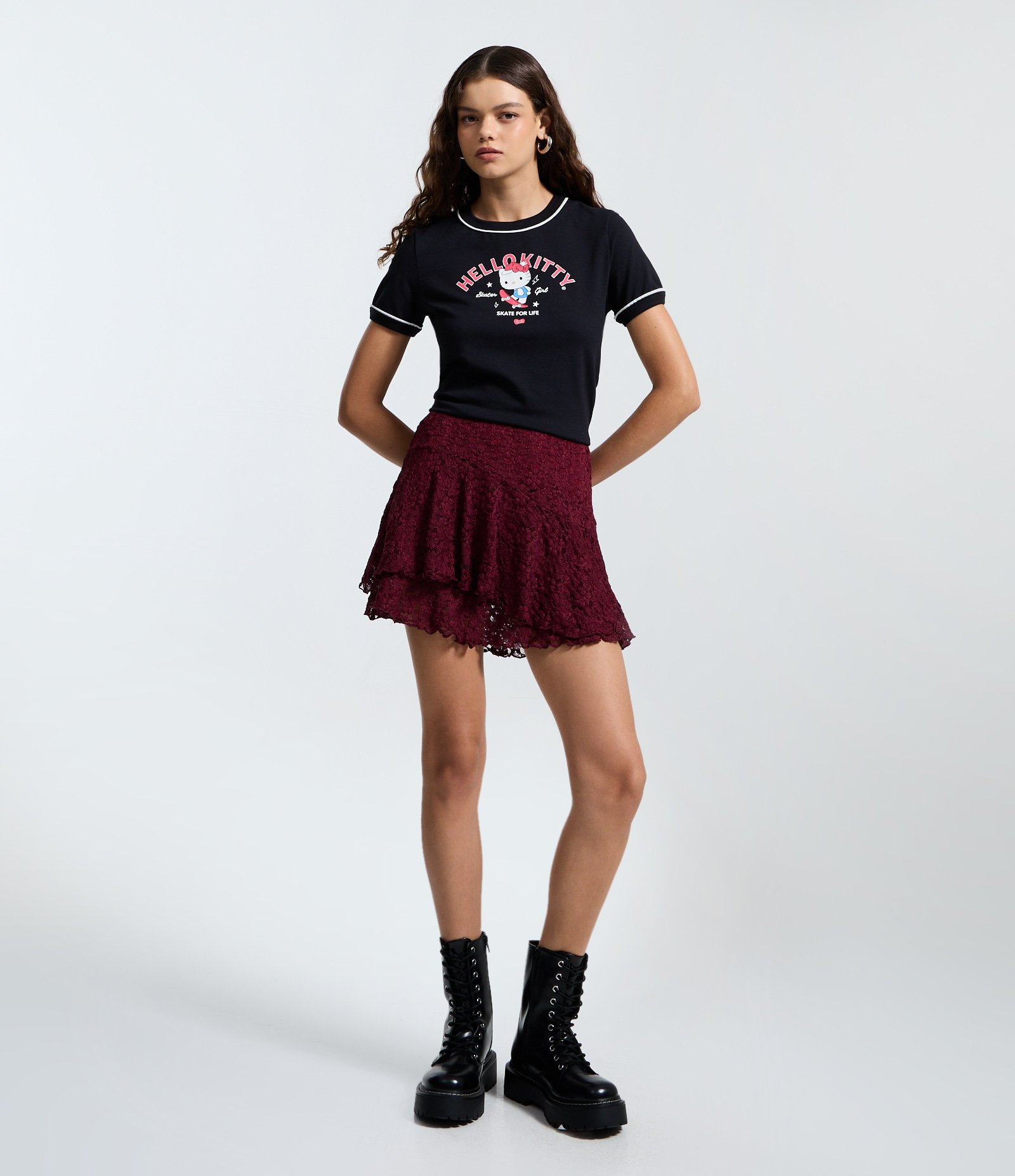 Saia Curta em Renda com Babado Assimétrico Vermelho 1