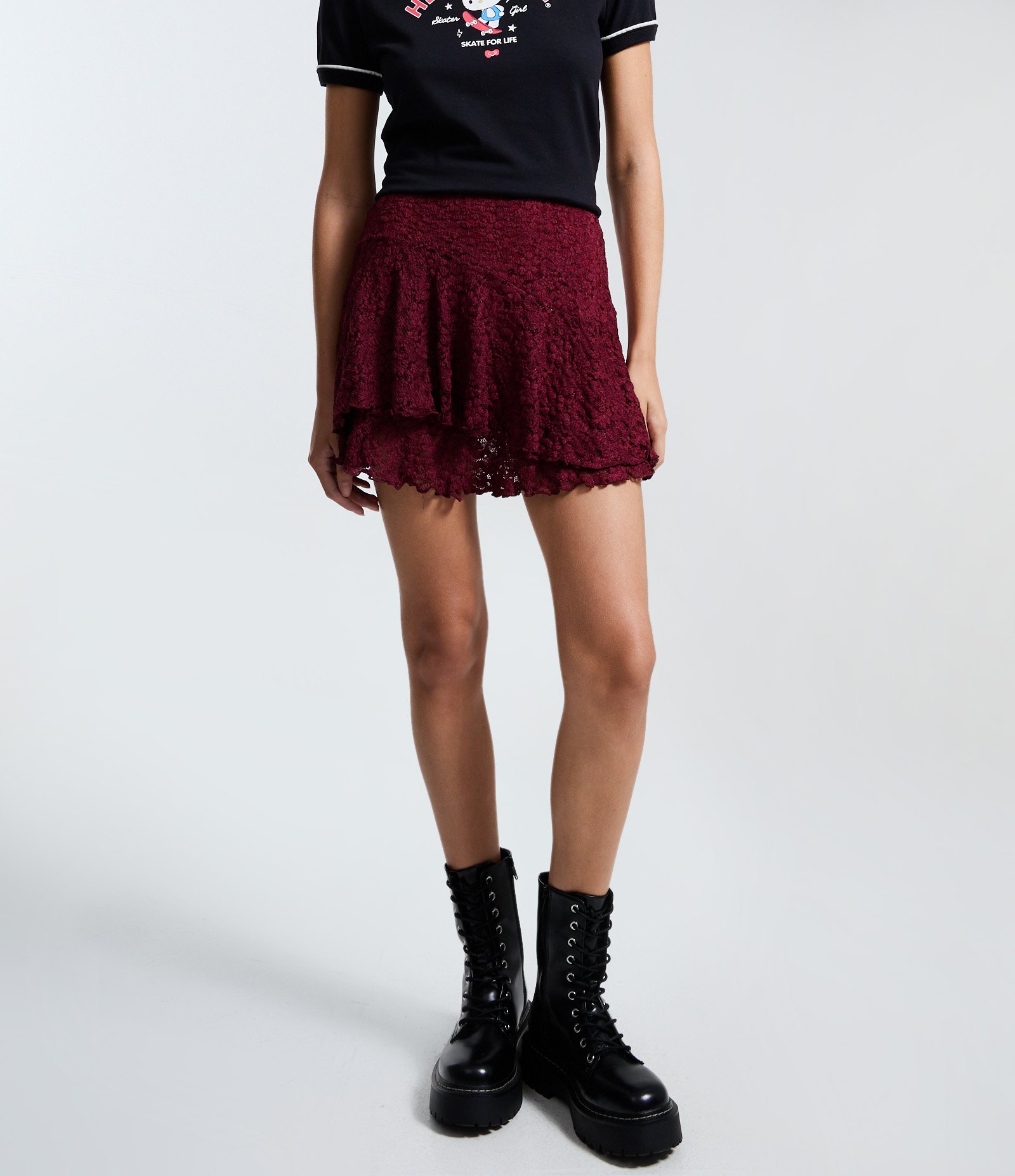 Saia Curta em Renda com Babado Assimétrico Vermelho 2