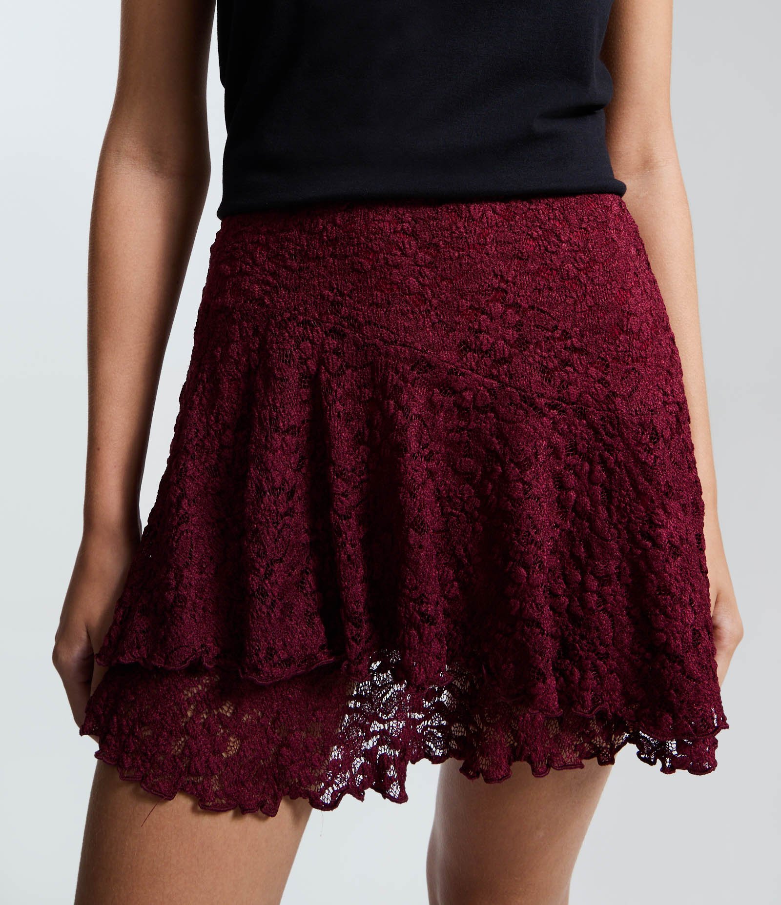 Saia Curta em Renda com Babado Assimétrico Vermelho 3
