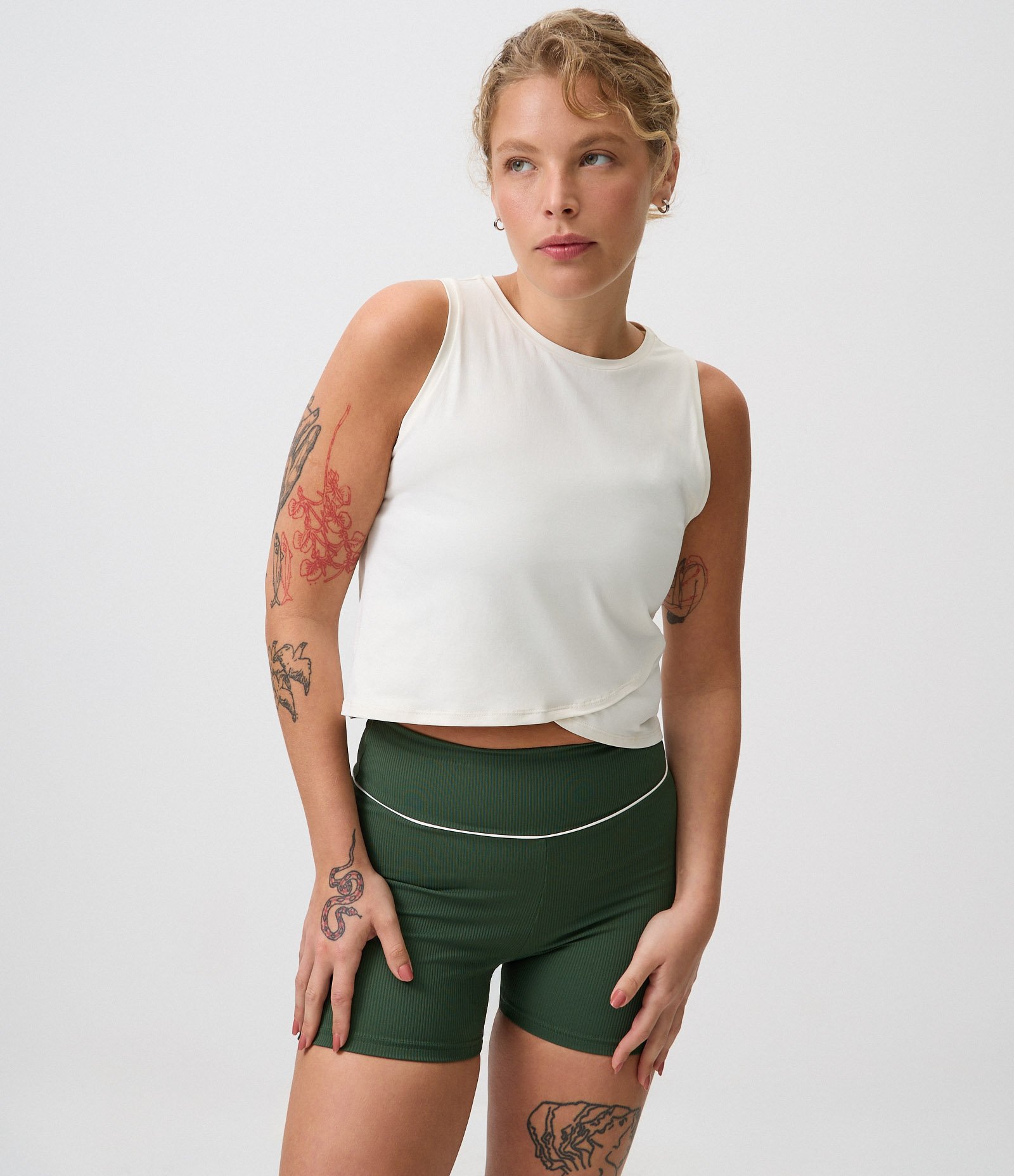 Regata Cropped Esportiva em Microfibra com Barra Transpassada Branco 4