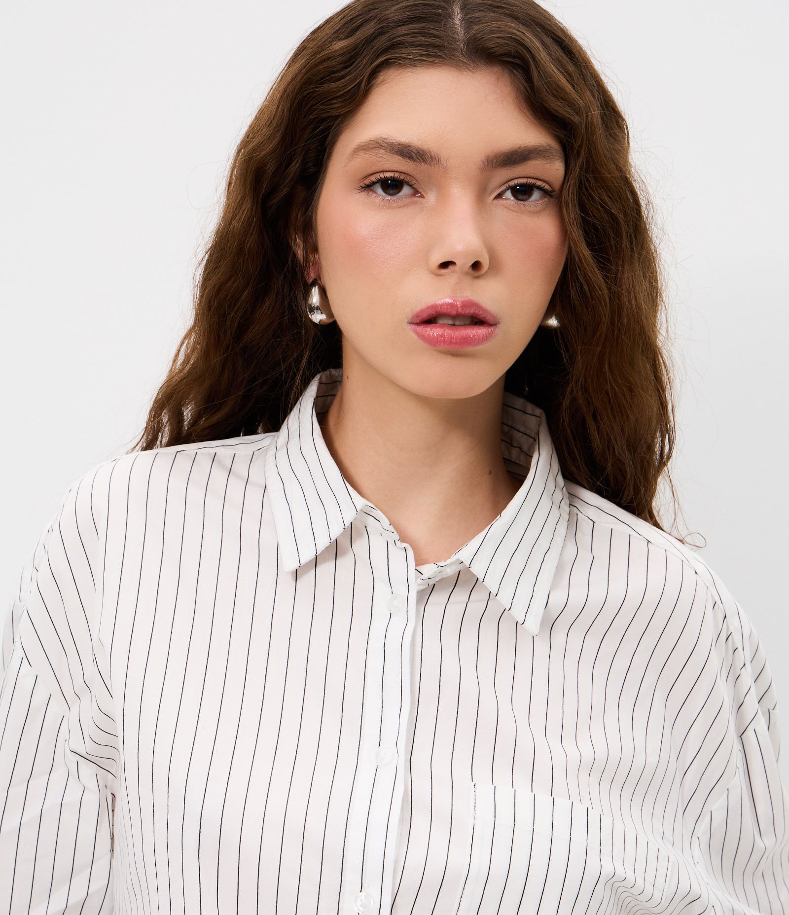 Camisa Alongada em Tricoline Listrada com Bolso Frontal Branco 4