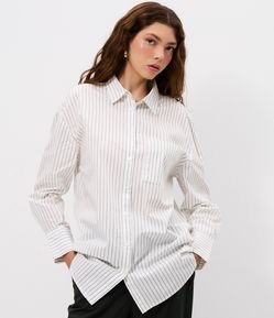 Camisa Alongada em Tricoline Listrada com Bolso Frontal