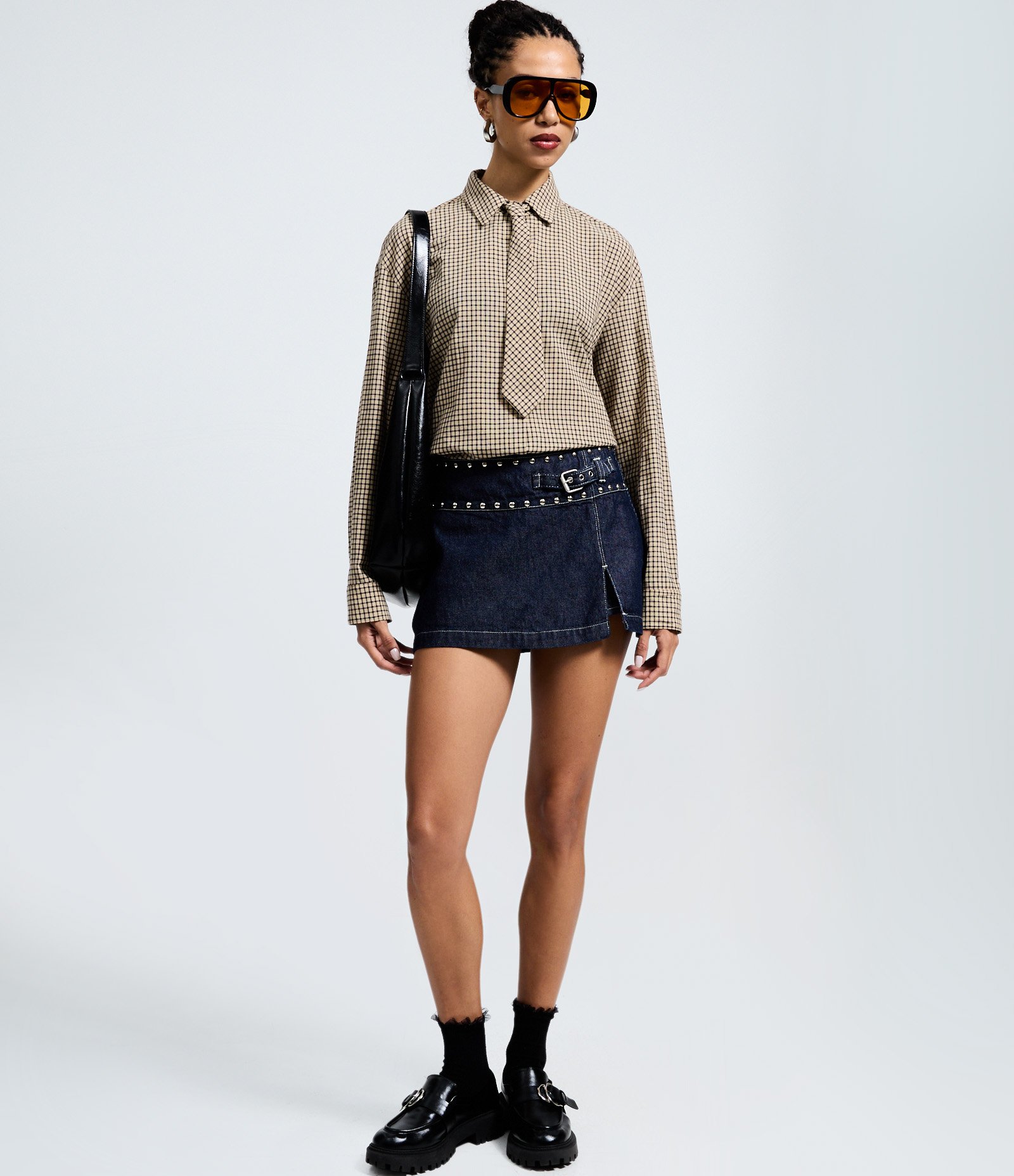 Camisa Xadrez Alongada Oversized com Gravata Bege 2