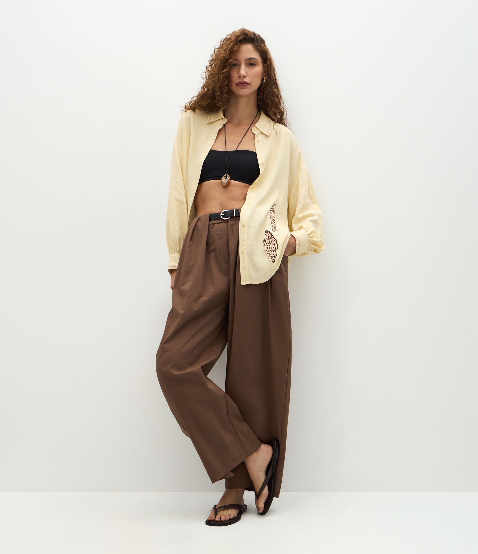 Camisa Oversized em Viscolinho com Bordado Bege 2