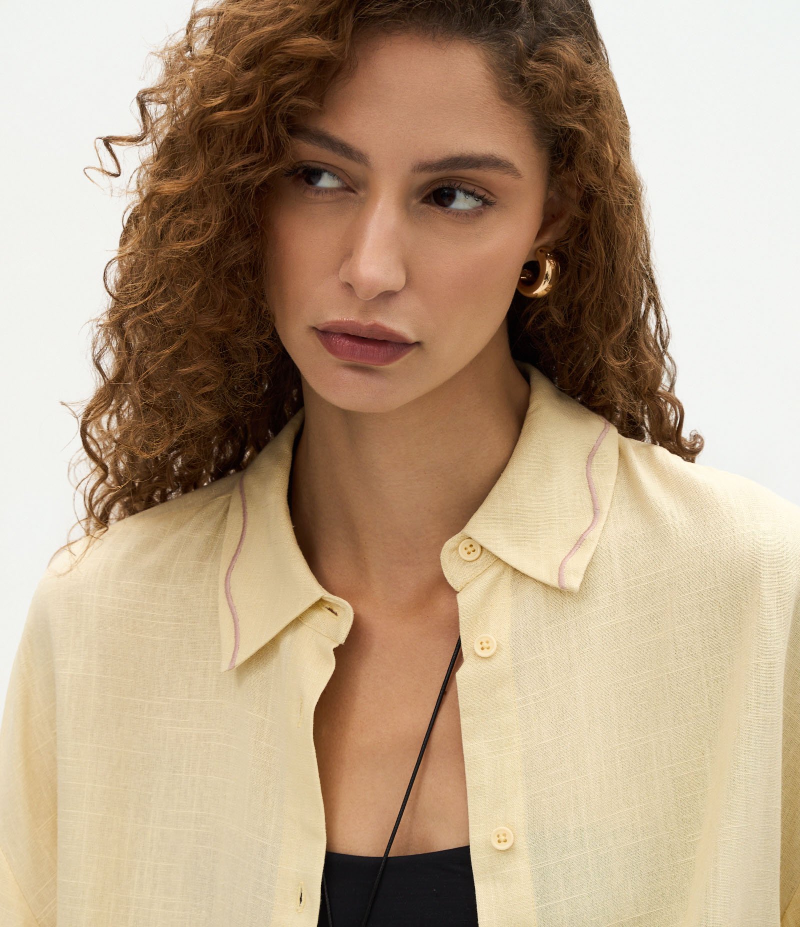 Camisa Oversized em Viscolinho com Bordado Bege 3