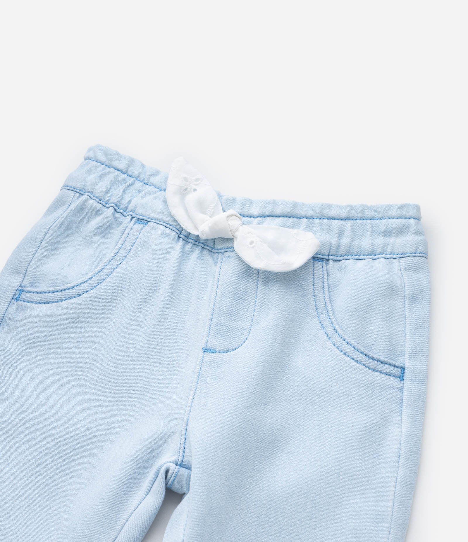 Calça Bebê em Jeans com Cós Elástico e Lacinho – Tam 03 a 18 Meses Azul Claro 9