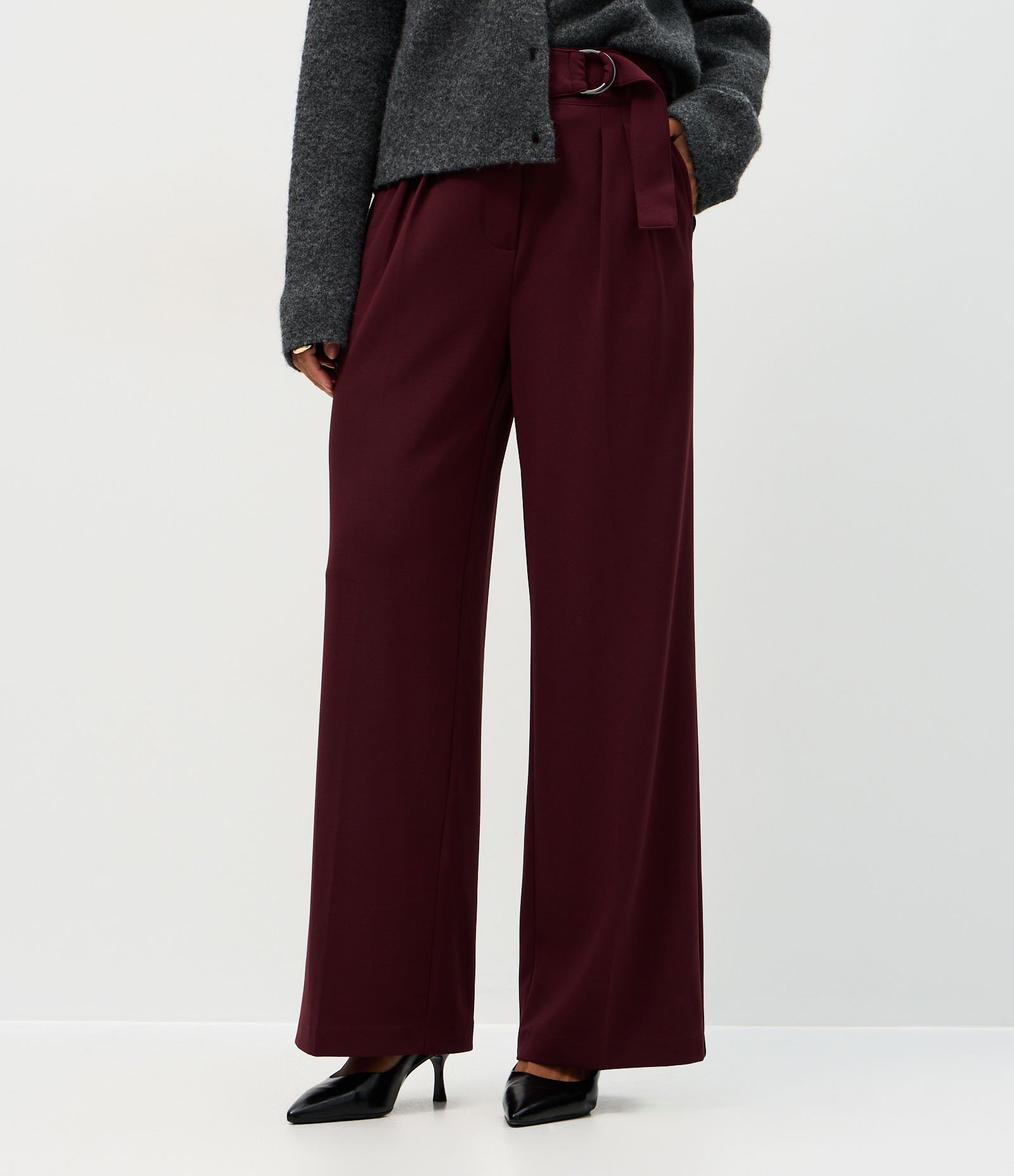 Calça Wide Leg em Crepe Cós com Fivela Vinho 3