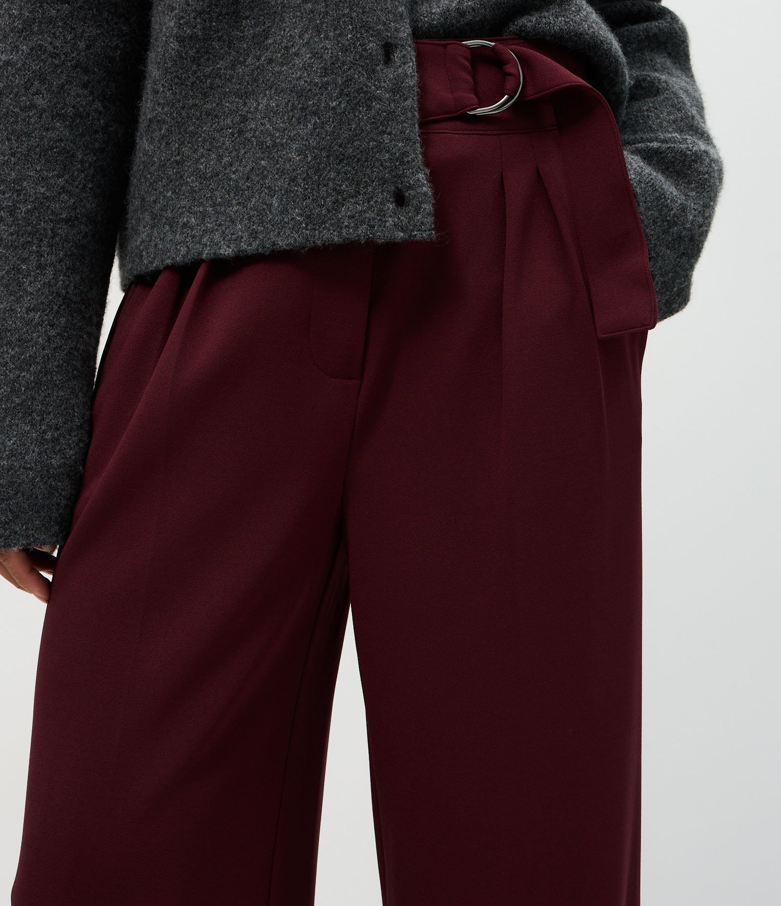 Calça Wide Leg em Crepe Cós com Fivela Vinho 4