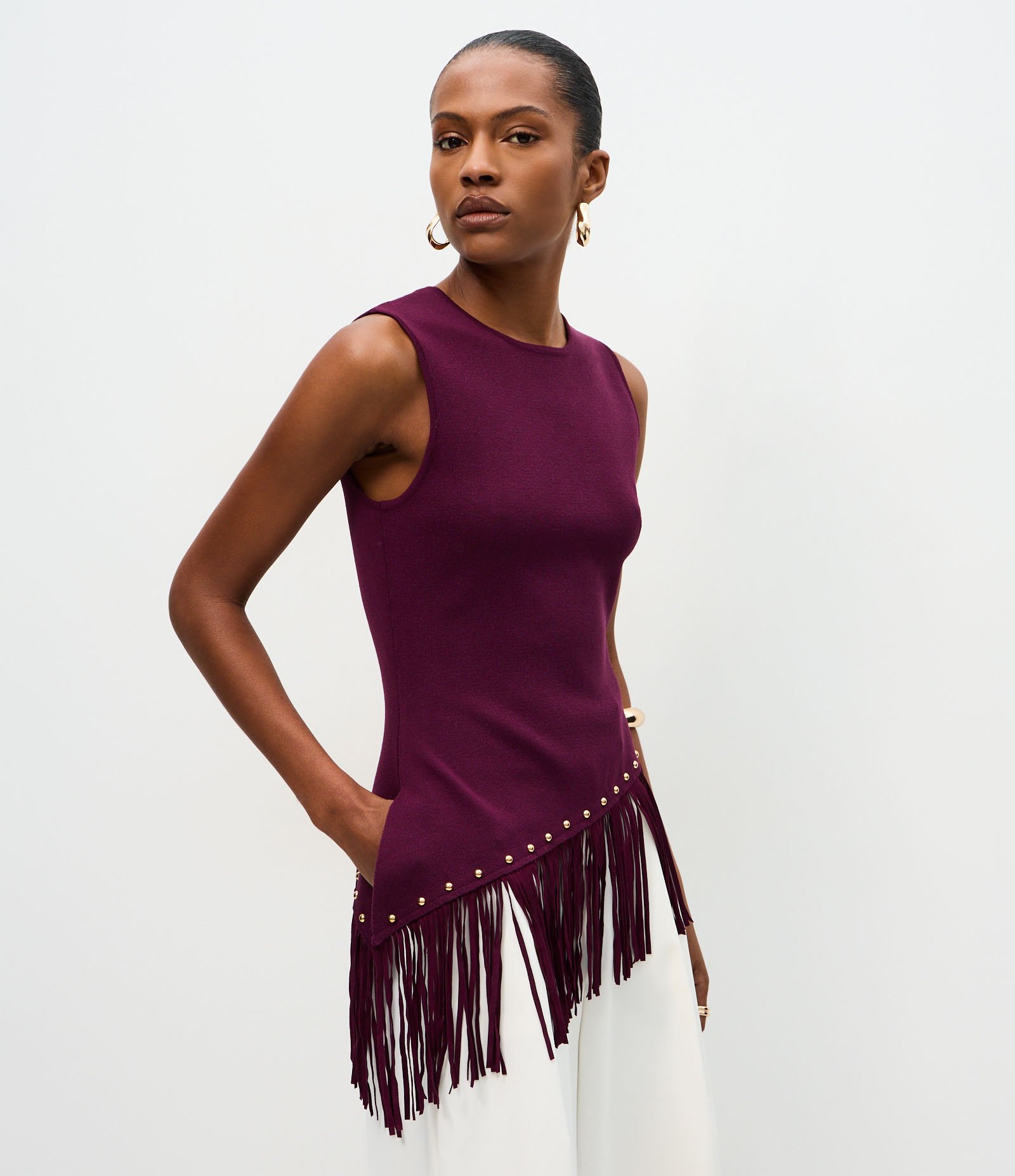 Blusa Assimétrica em Tricô com Franjas e Aplicação de Tachas Roxo 1