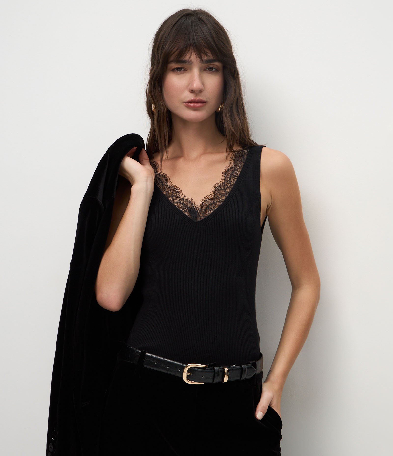 Blusa Regular em Tricô com Renda Aplicada no Decote Preto 1