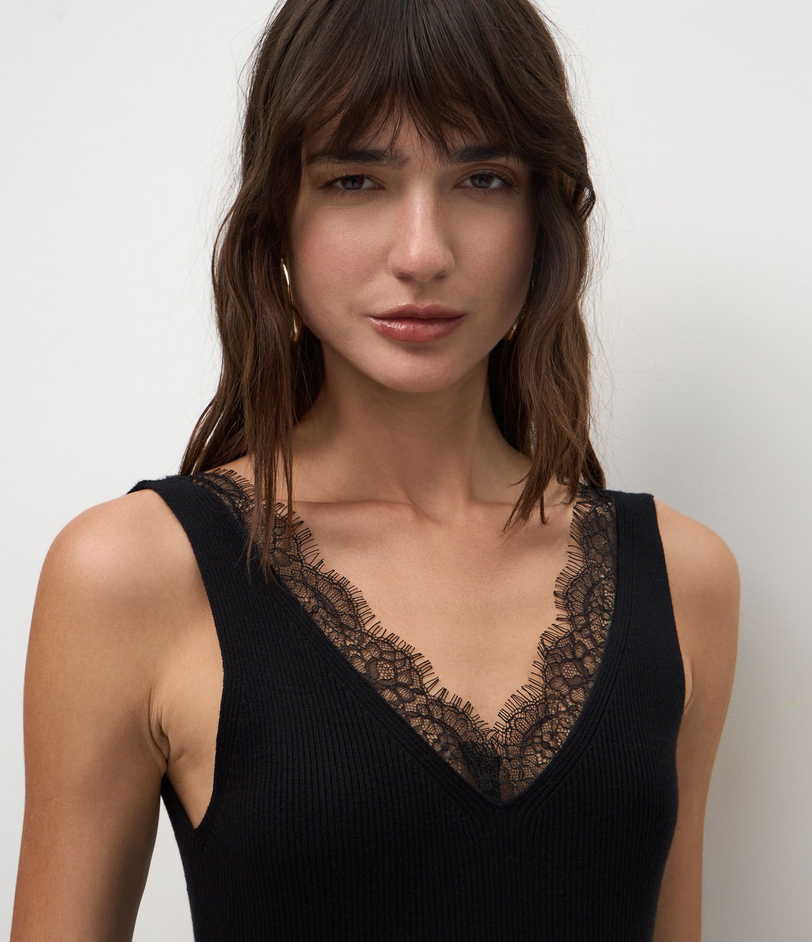 Blusa Regular em Tricô com Renda Aplicada no Decote Preto 3
