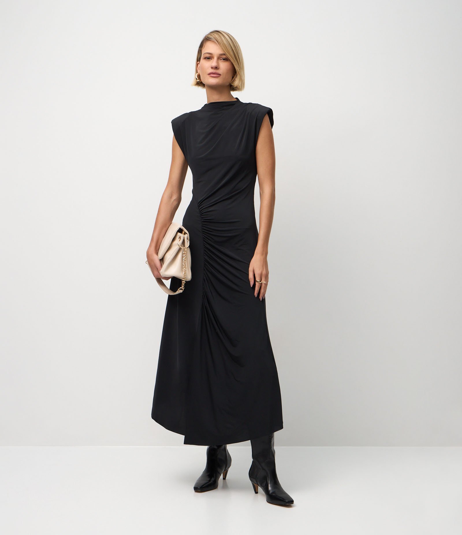 Vestido Midi com Detalhe Franzido Frontal Preto 2