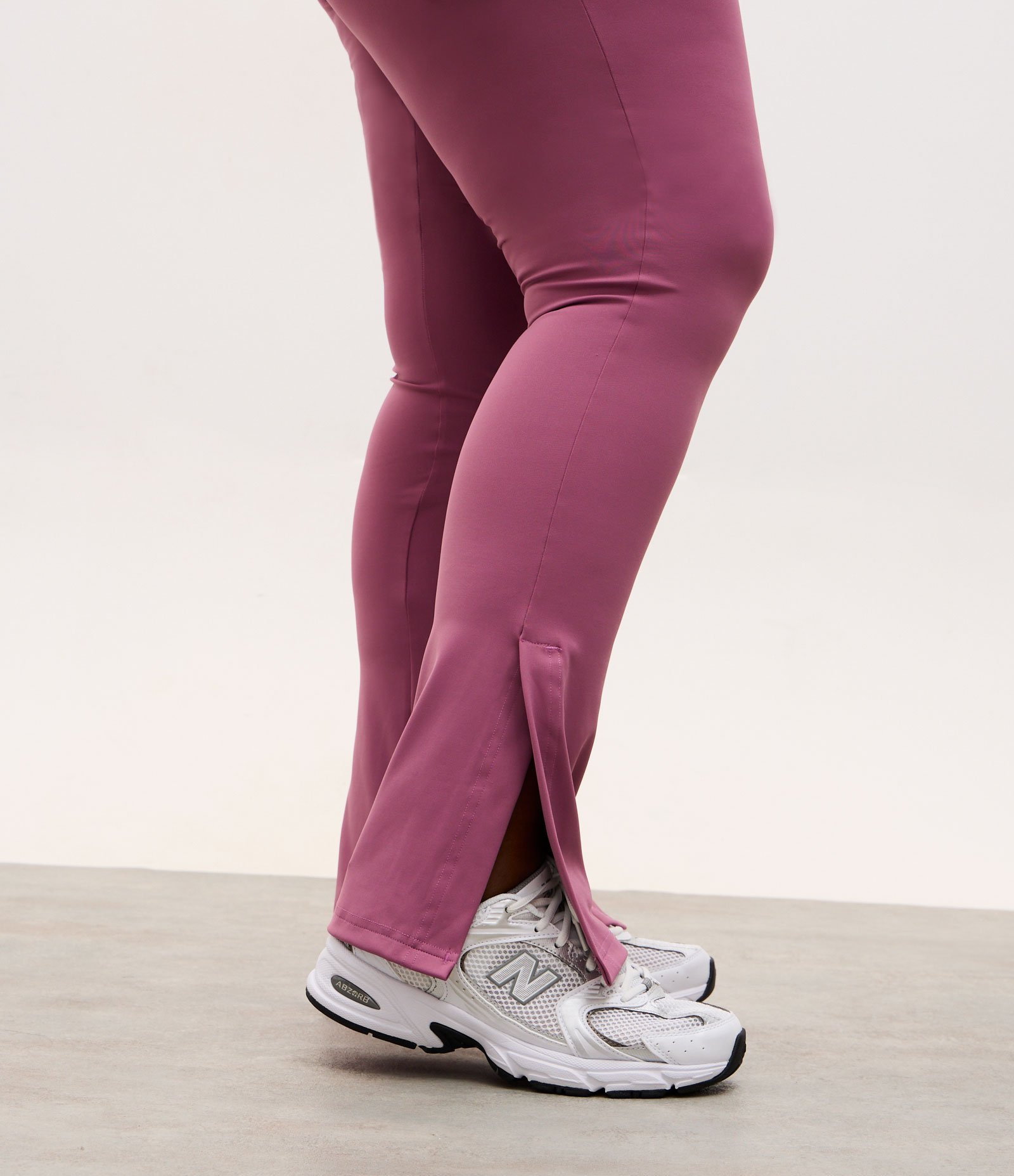 Calça Legging Flare Esportiva em Microfibra com Fenda Roxo 6