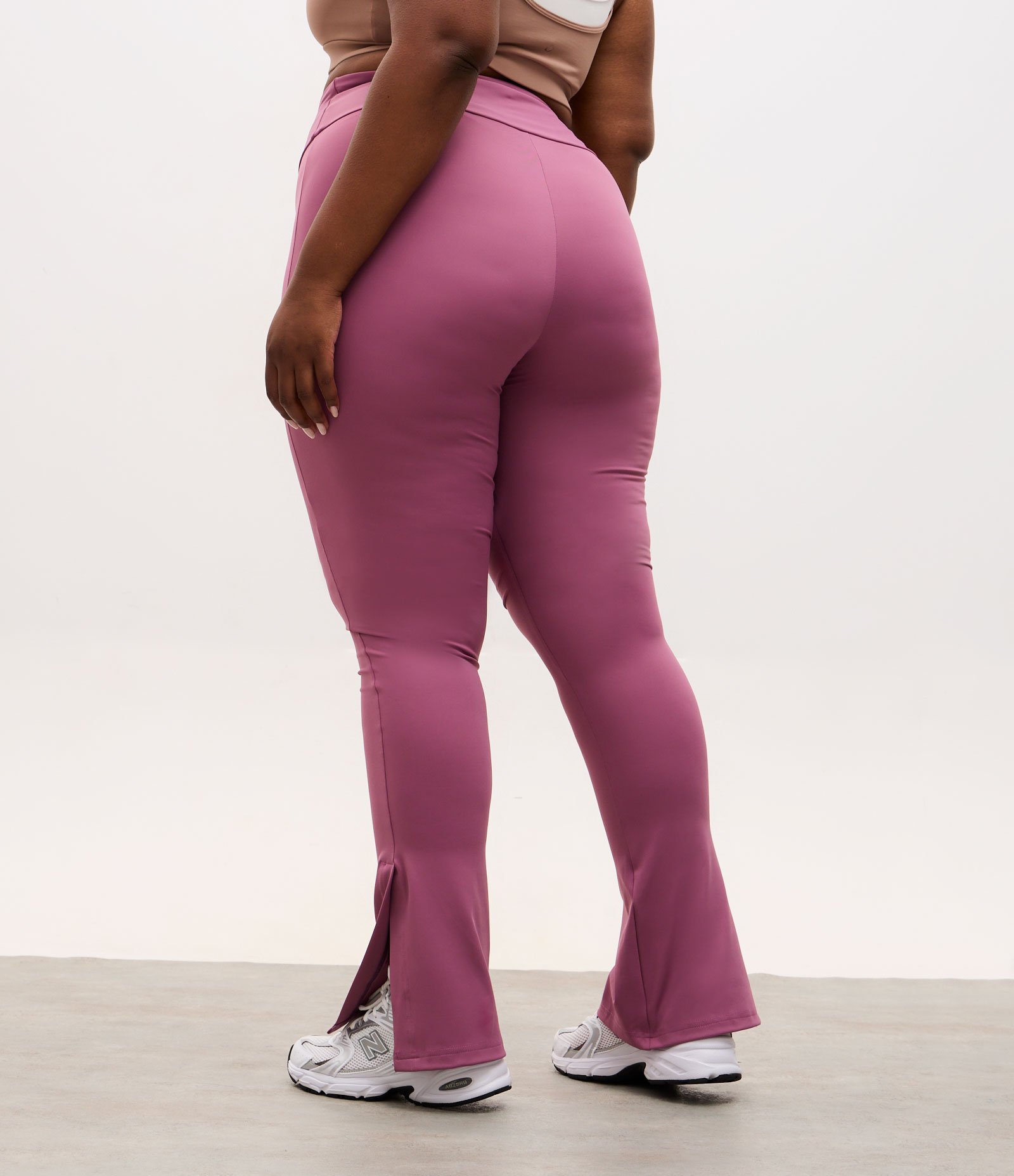 Calça Legging Flare Esportiva em Microfibra com Fenda Roxo 7