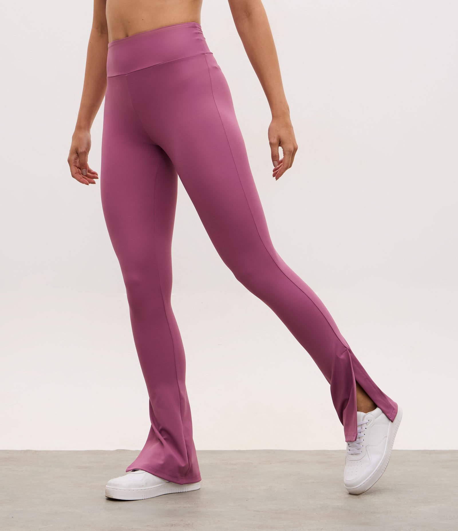 Calça Legging Flare Esportiva em Microfibra com Fenda Roxo 2