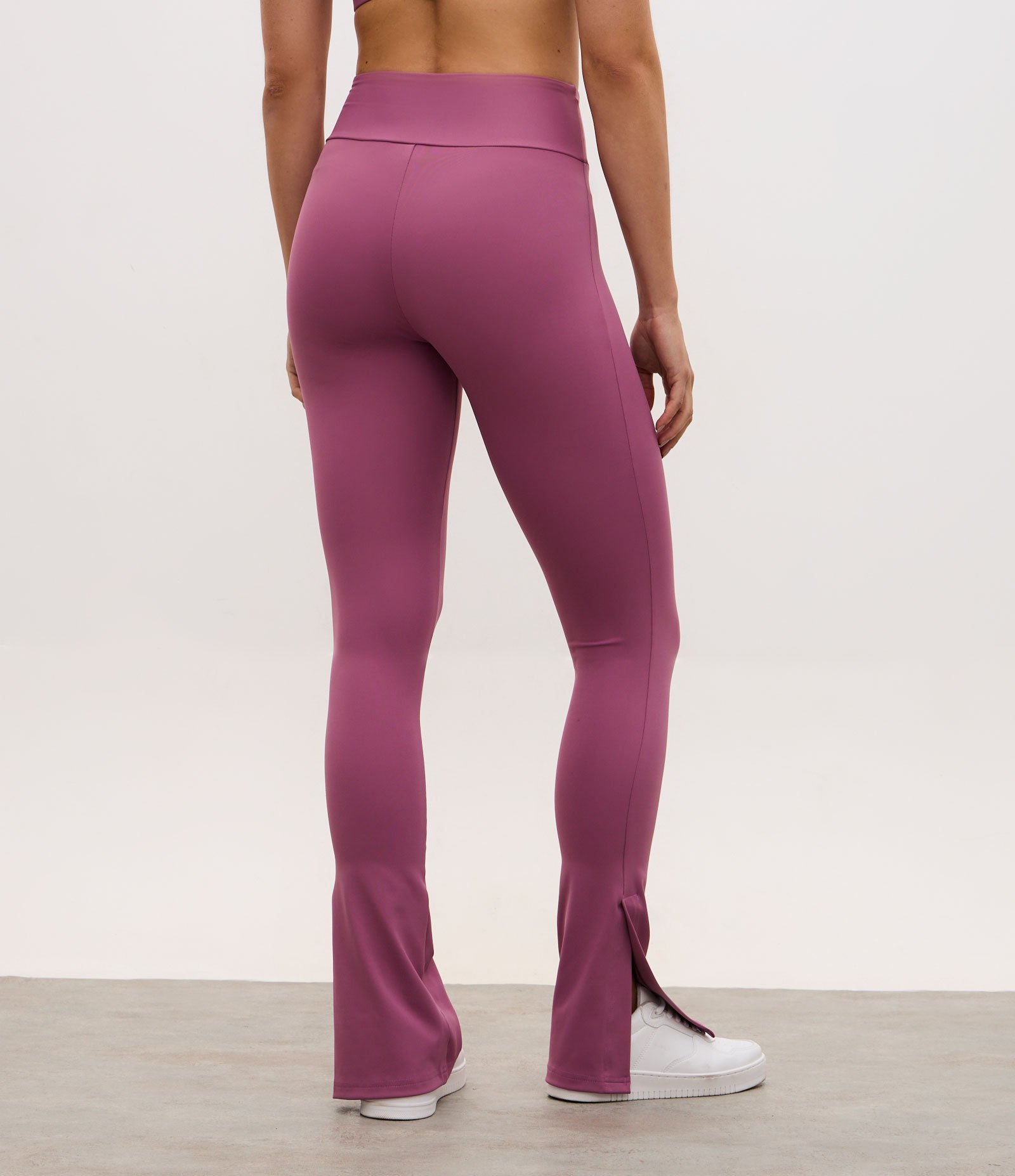 Calça Legging Flare Esportiva em Microfibra com Fenda Roxo 4