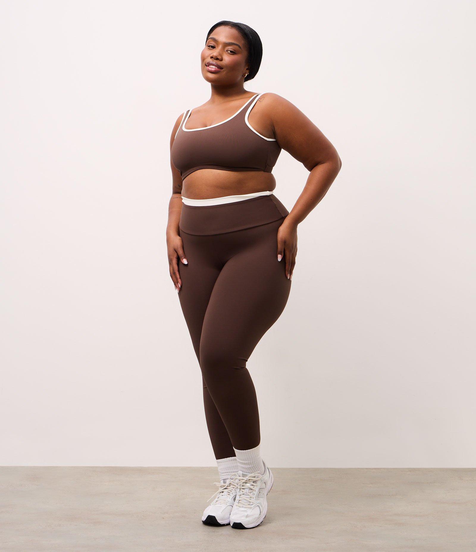 Calça Legging Contraste Maxxi com Recorte Marrom 5