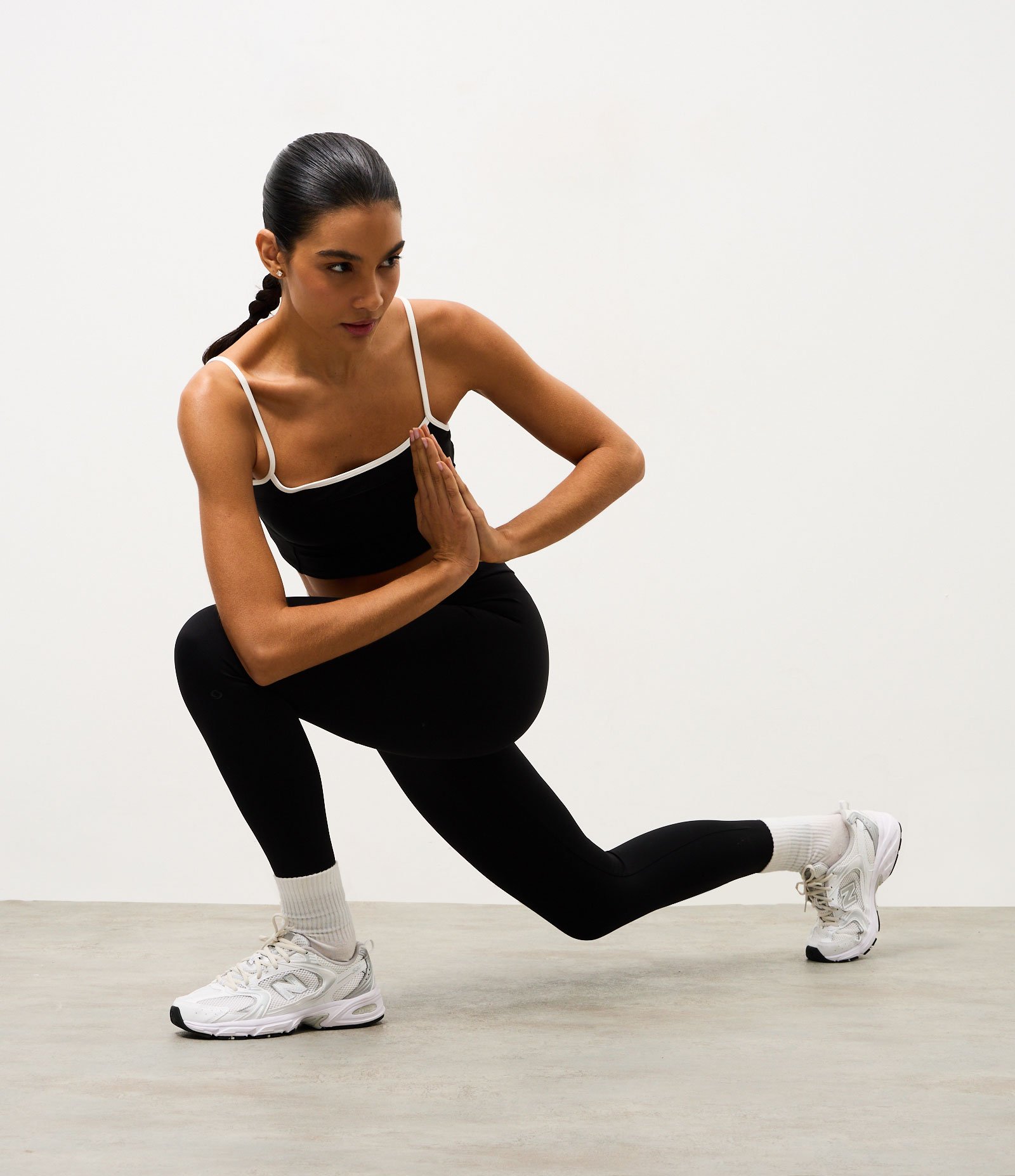 Calça Legging Esportiva com Cós Transpassado e Viés Contrastante Preto 1
