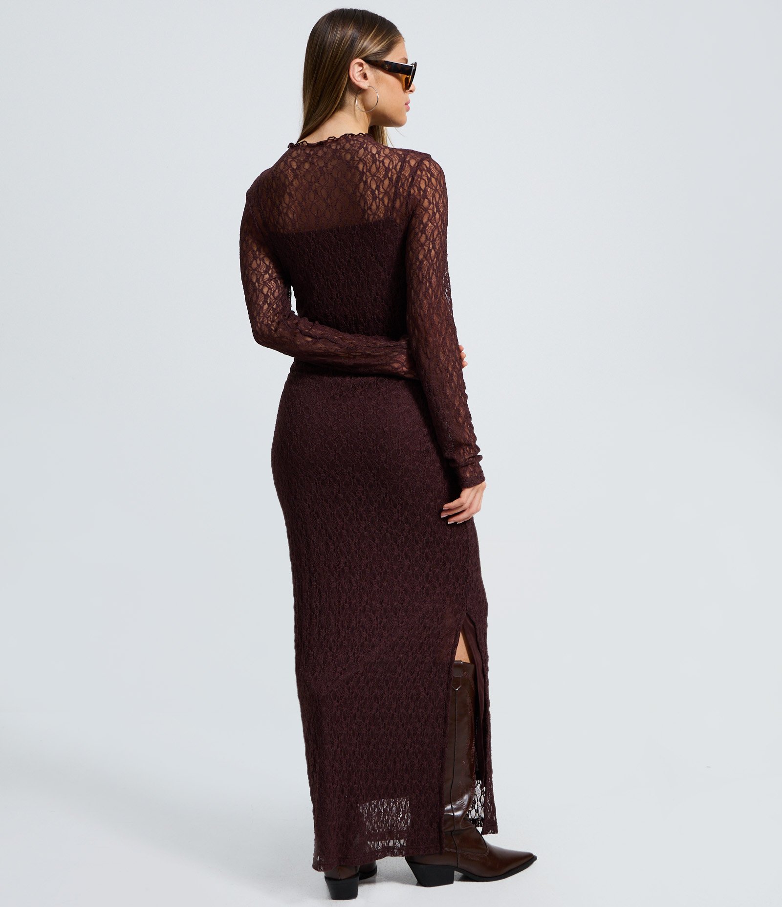 Vestido em Renda com Gola Alta e Fenda Marrom 4