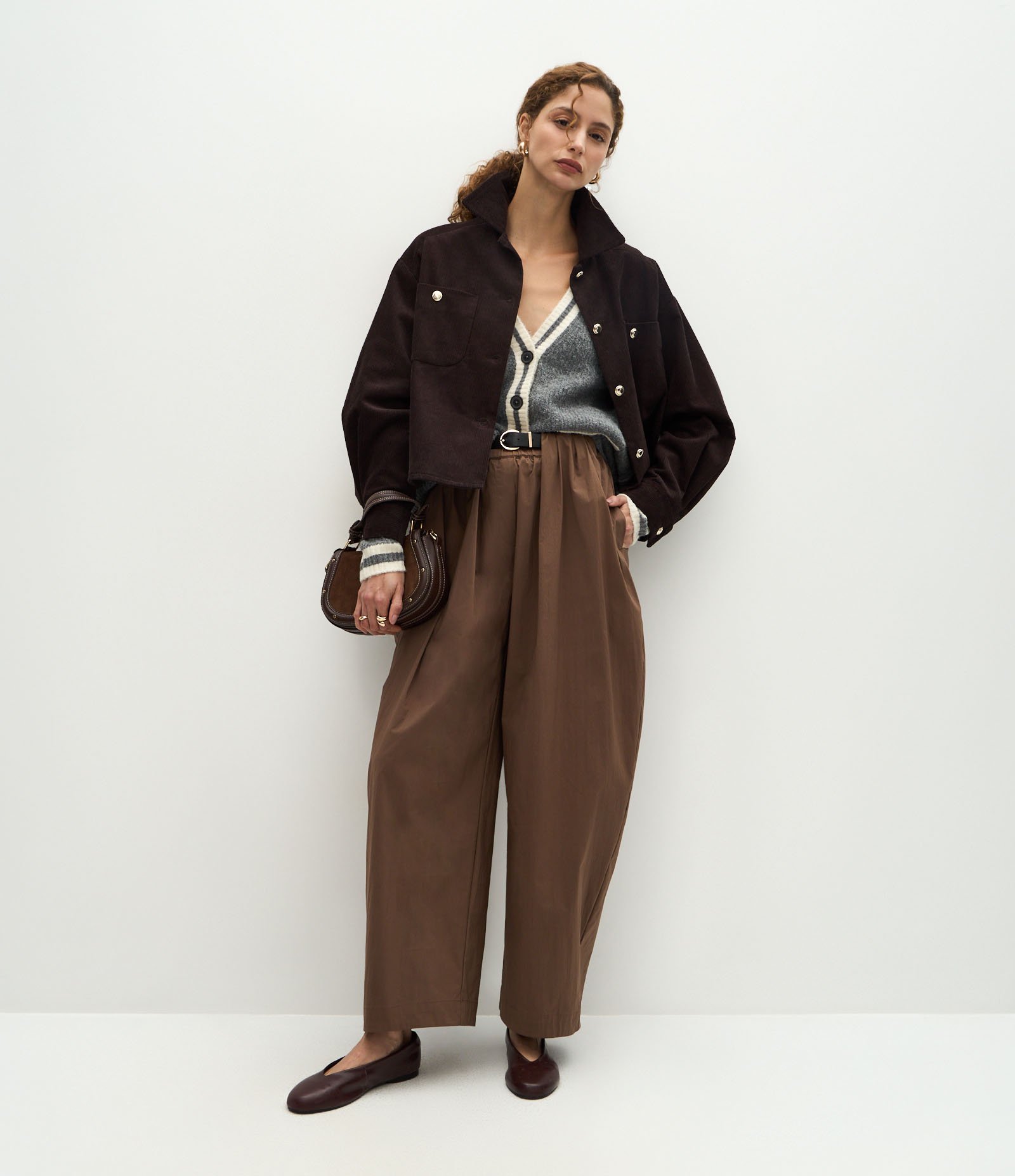 Calça Barrel em Algodão com Pregas Frontais e Cinto Marrom 1