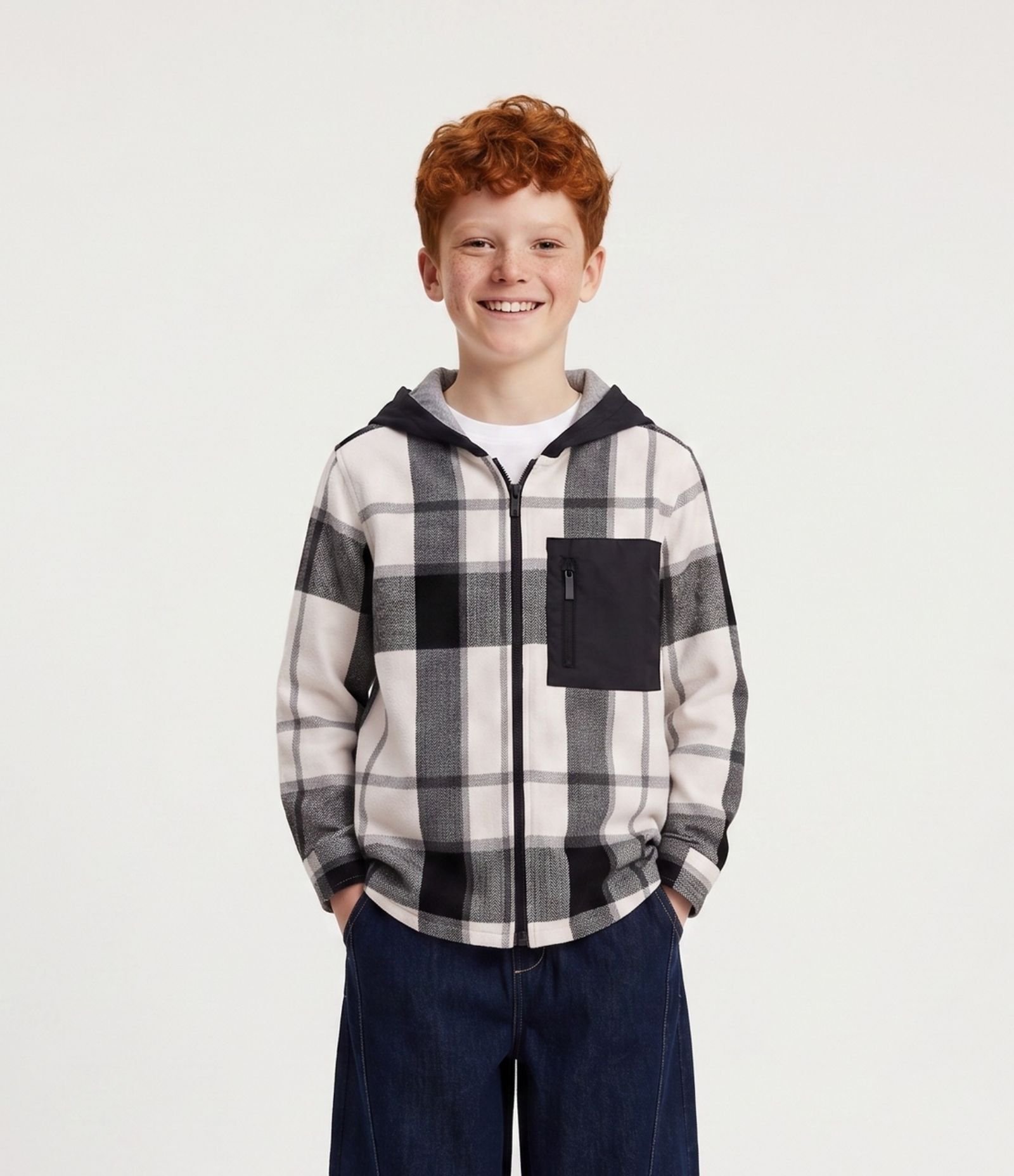 Camisa Infantil Xadrez com Capuz e Bolso Frontal - Tam 5 a 14 Anos Preto 1