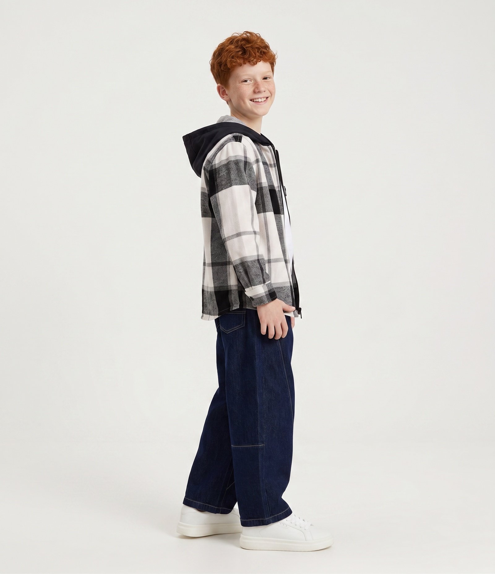 Camisa Infantil Xadrez com Capuz e Bolso Frontal - Tam 5 a 14 Anos Preto 2