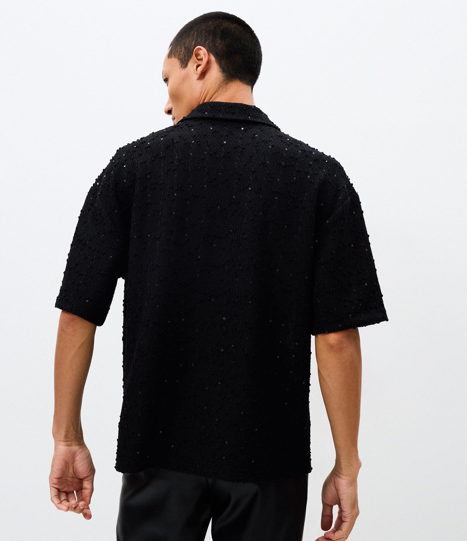 Camisa Boxy Texturizada em Paetê com Gola Gowling Preto 3