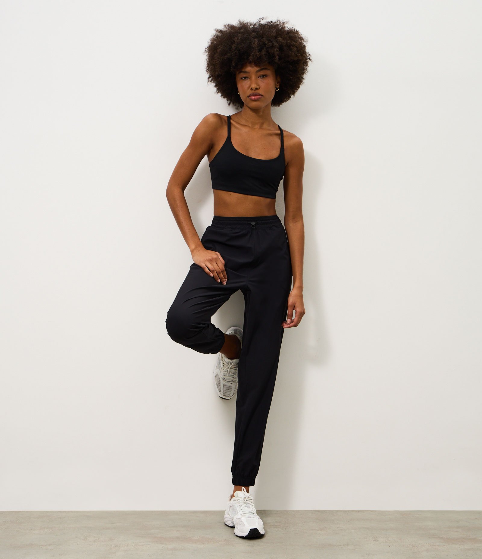 Calça Jogger Esportiva em Microfibra com Ajuste no Cós Preto 1