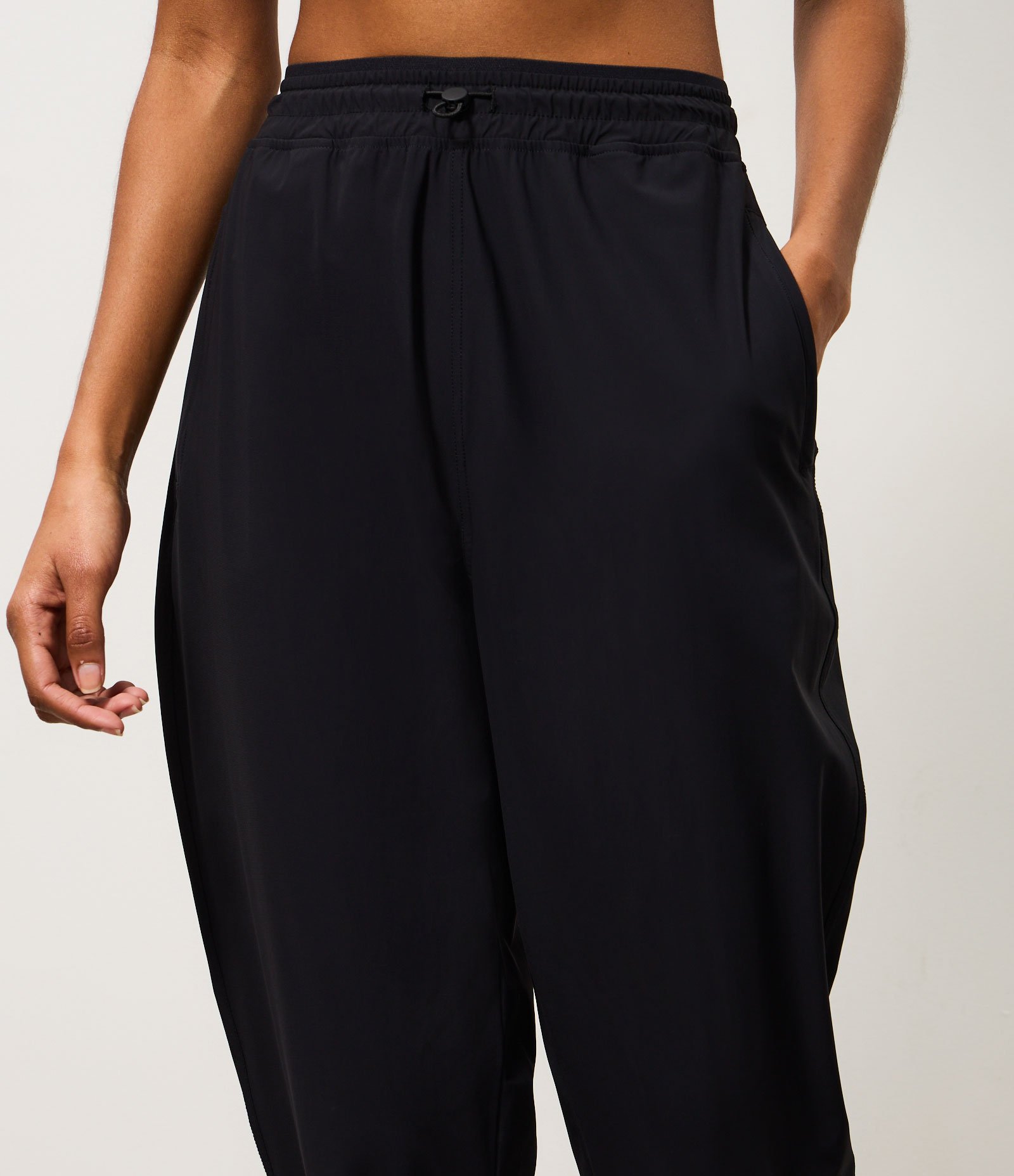 Calça Jogger Esportiva em Microfibra com Ajuste no Cós Preto 3