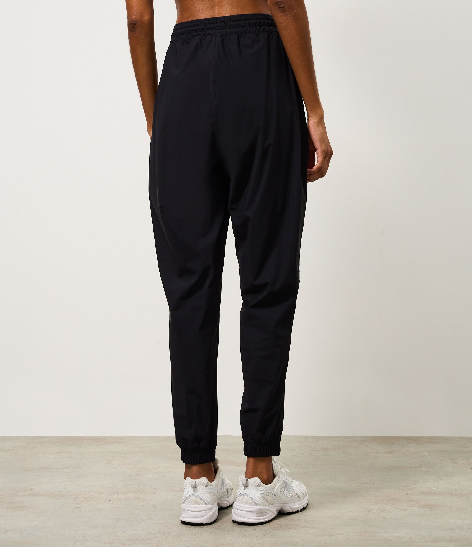 Calça Jogger Esportiva em Microfibra com Ajuste no Cós Preto 4
