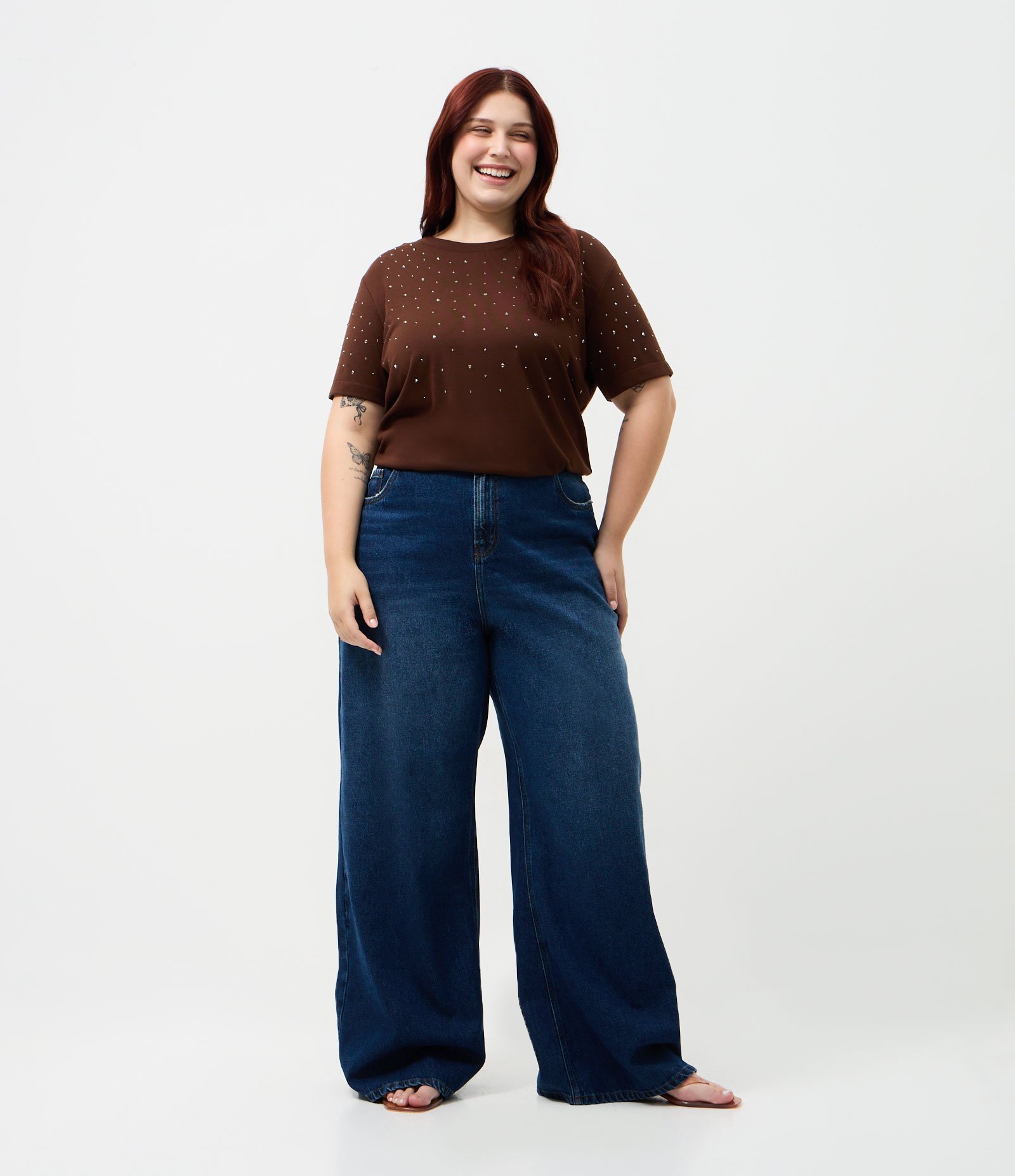 Camiseta com Brilhos Aplicados Curve & Plus Size Marrom 2