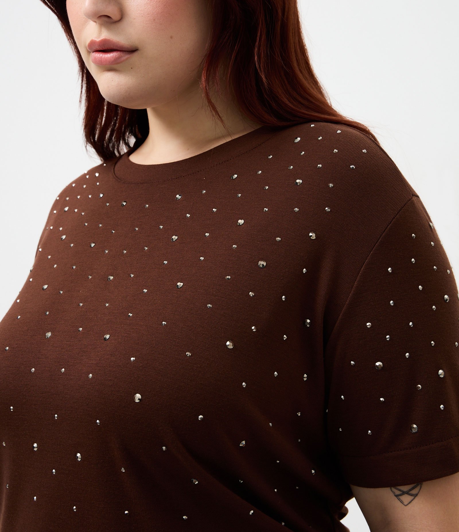 Camiseta com Brilhos Aplicados Curve & Plus Size Marrom 3